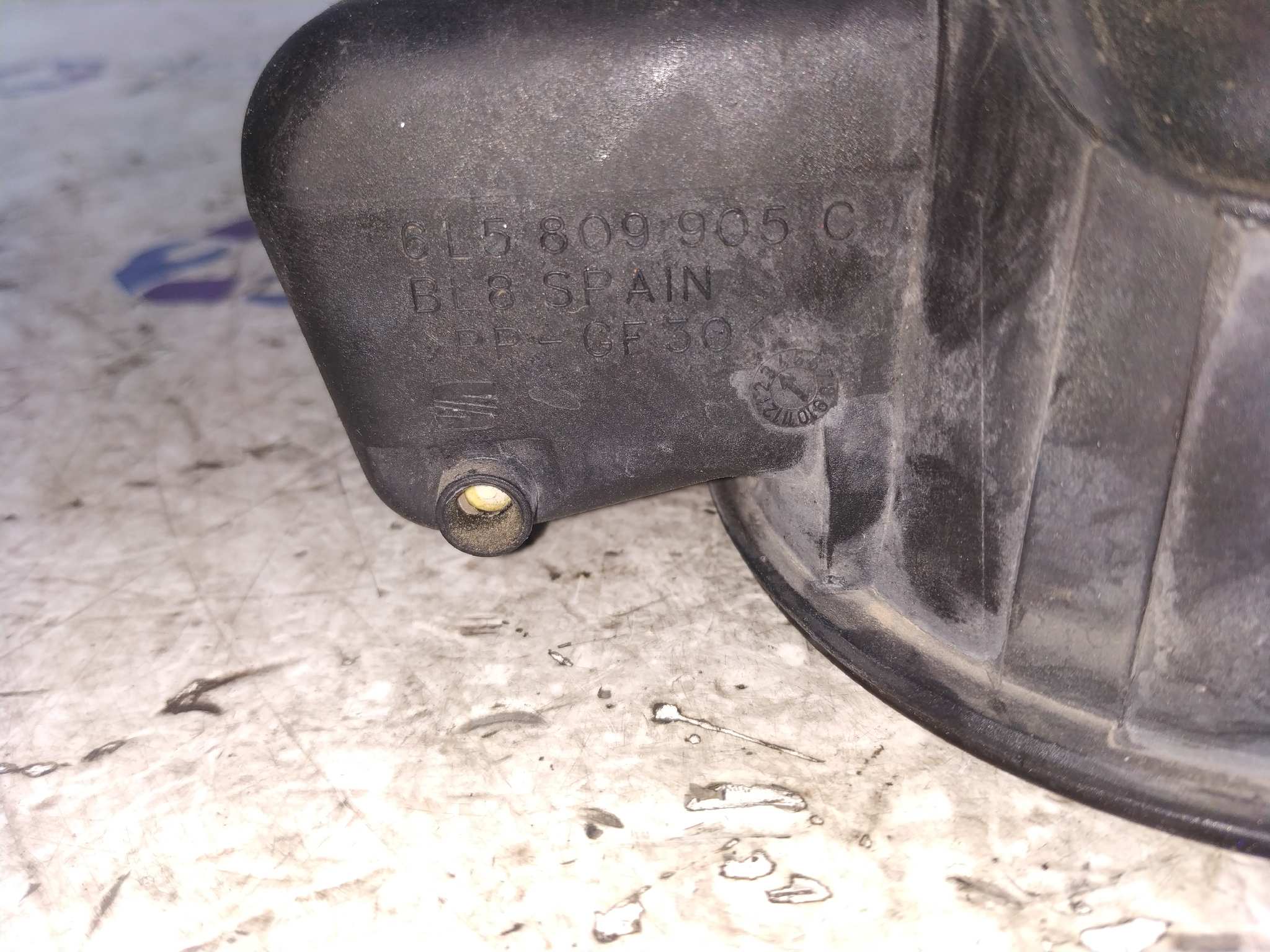 TAPA EXTERIOR COMBUSTIBLE SEAT CORDOBA BERLINA (6L2) - vista 2