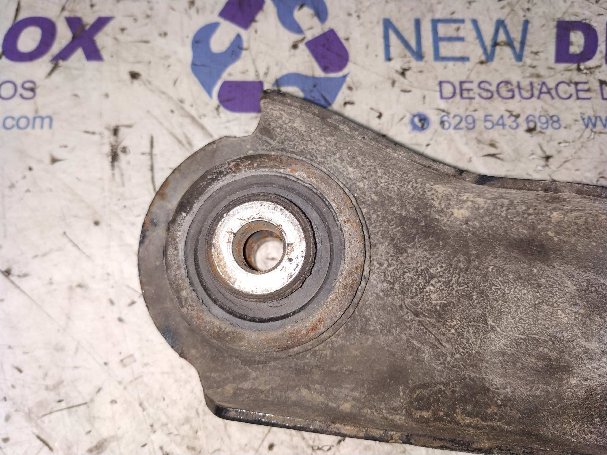 BRAZO DERECHO INFERIOR DELANTERO RENAULT CLIO III - vista 4