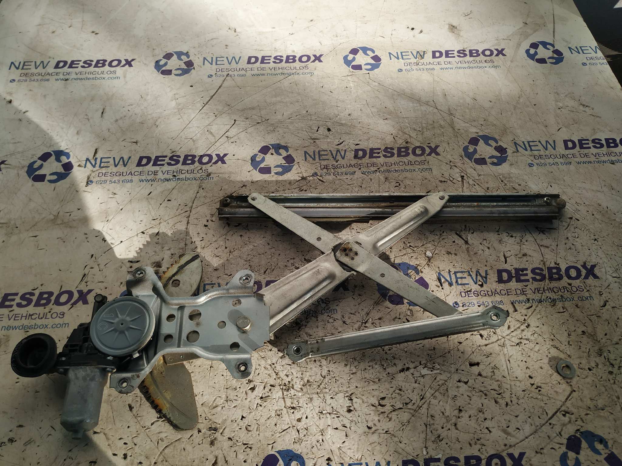 ELEVALUNAS DELANTERO IZQUIERDO SUZUKI SWIFT BERLINA (MZ)