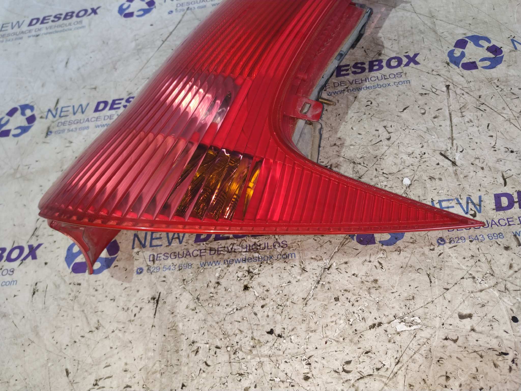 PILOTO TRASERO DERECHO PEUGEOT 206 BERLINA - vista 2