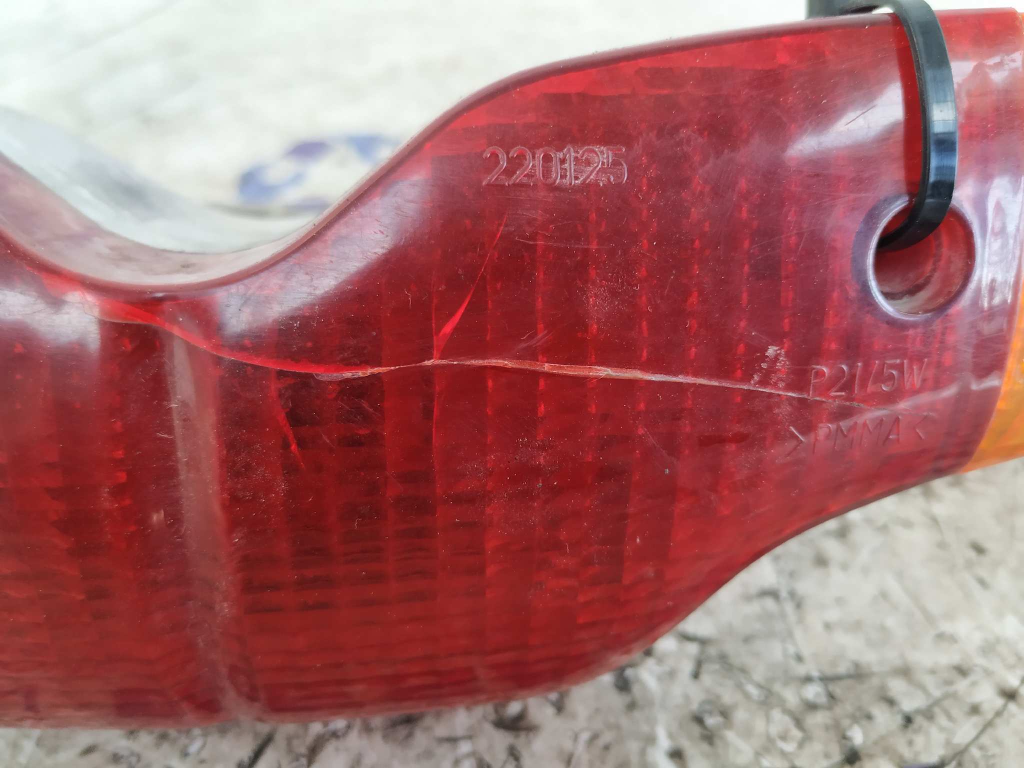 PILOTO TRASERO CENTRAL GILERA RUNNER - vista 3