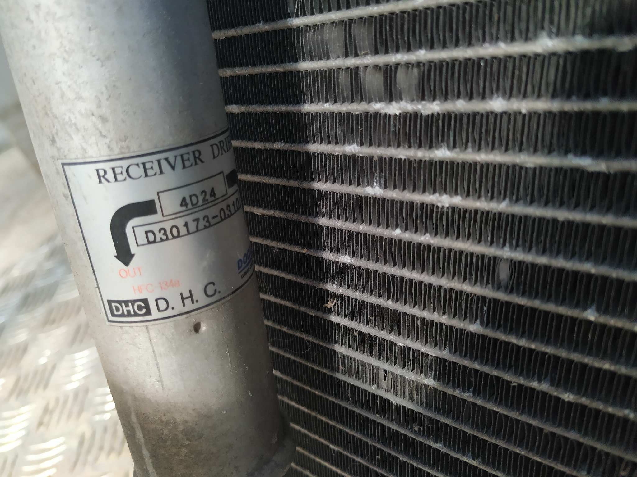 CONDENSADOR / RADIADOR  AIRE ACONDICIONADO KIA SORENTO - vista 3