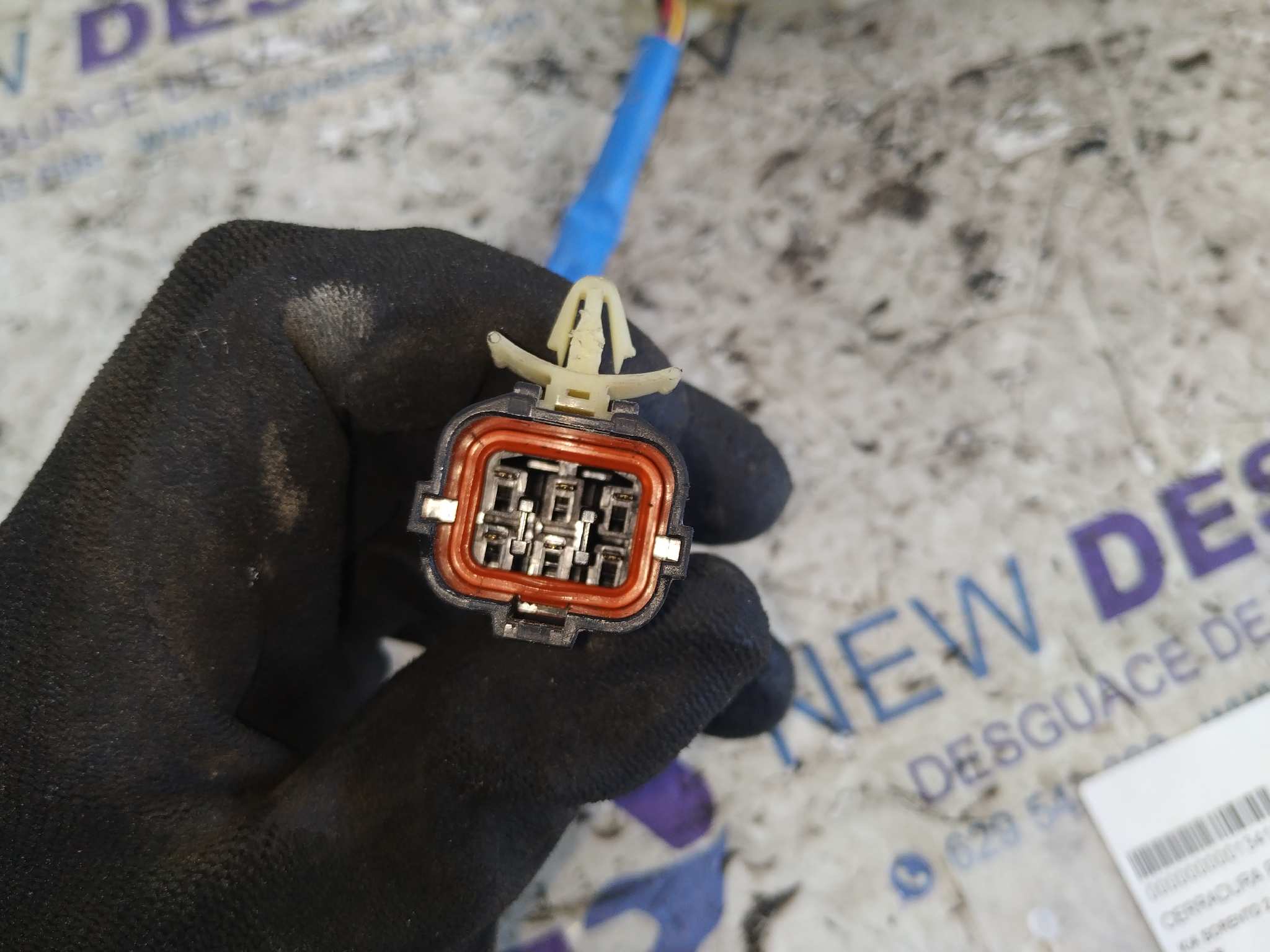 CERRADURA PUERTA TRASERA DERECHA KIA SORENTO - vista 3