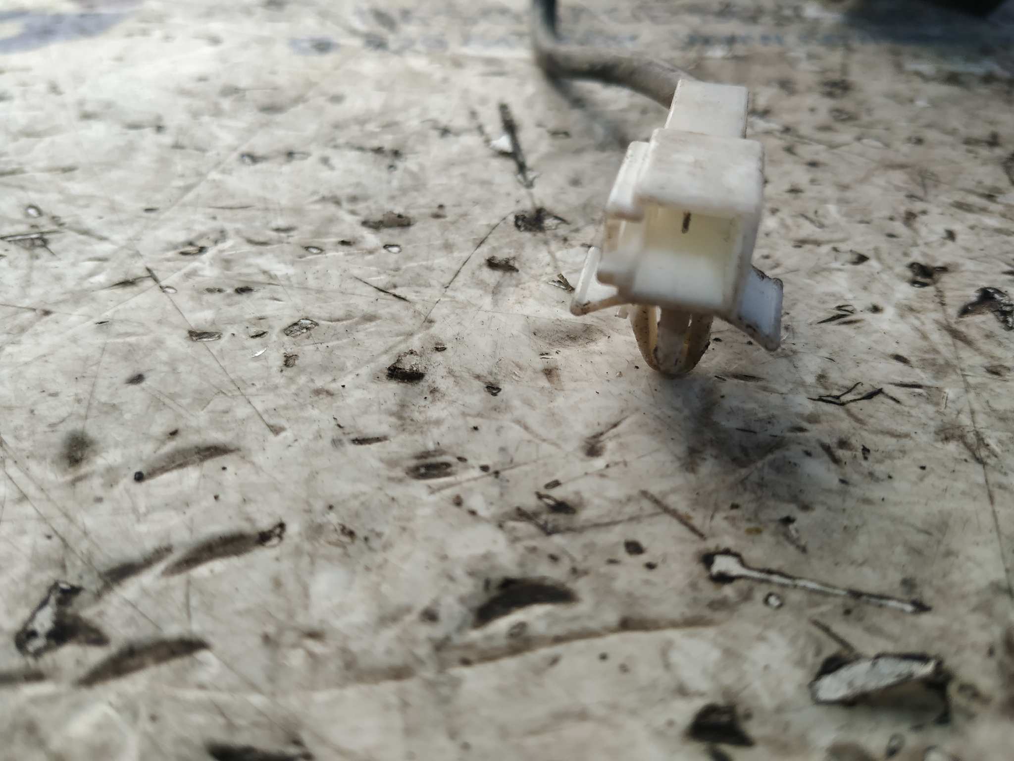 CERRADURA MALETERO / PORTON KIA SORENTO - vista 3