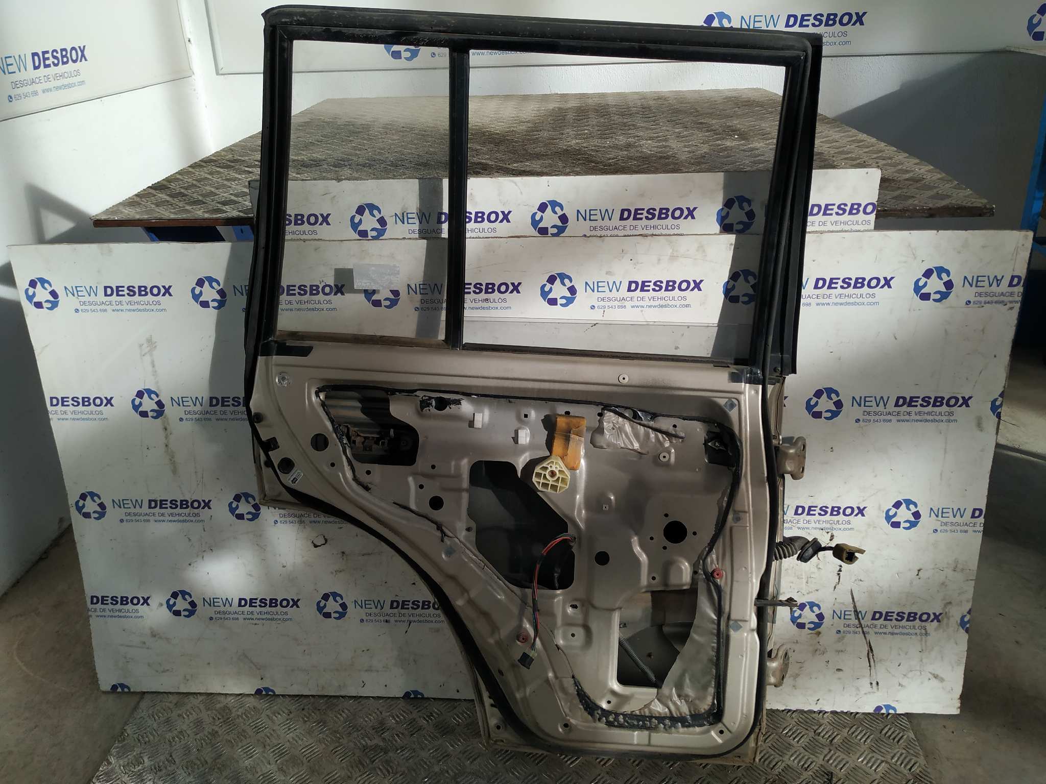 PUERTA TRASERA IZQUIERDA MITSUBISHI MONTERO (V20/V40) - vista 6