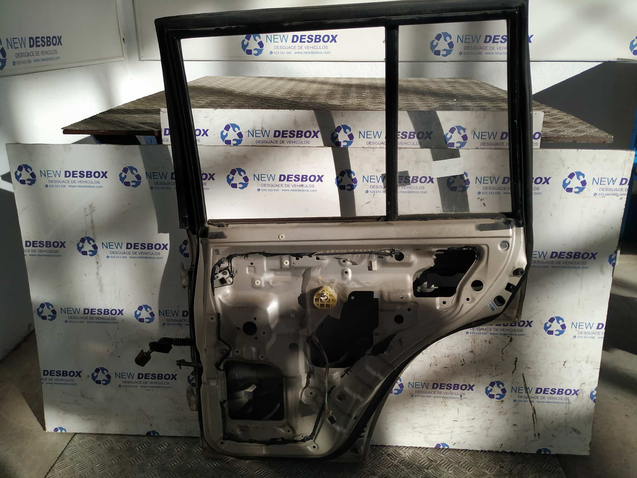 PUERTA TRASERA DERECHA MITSUBISHI MONTERO (V20/V40) - vista 4