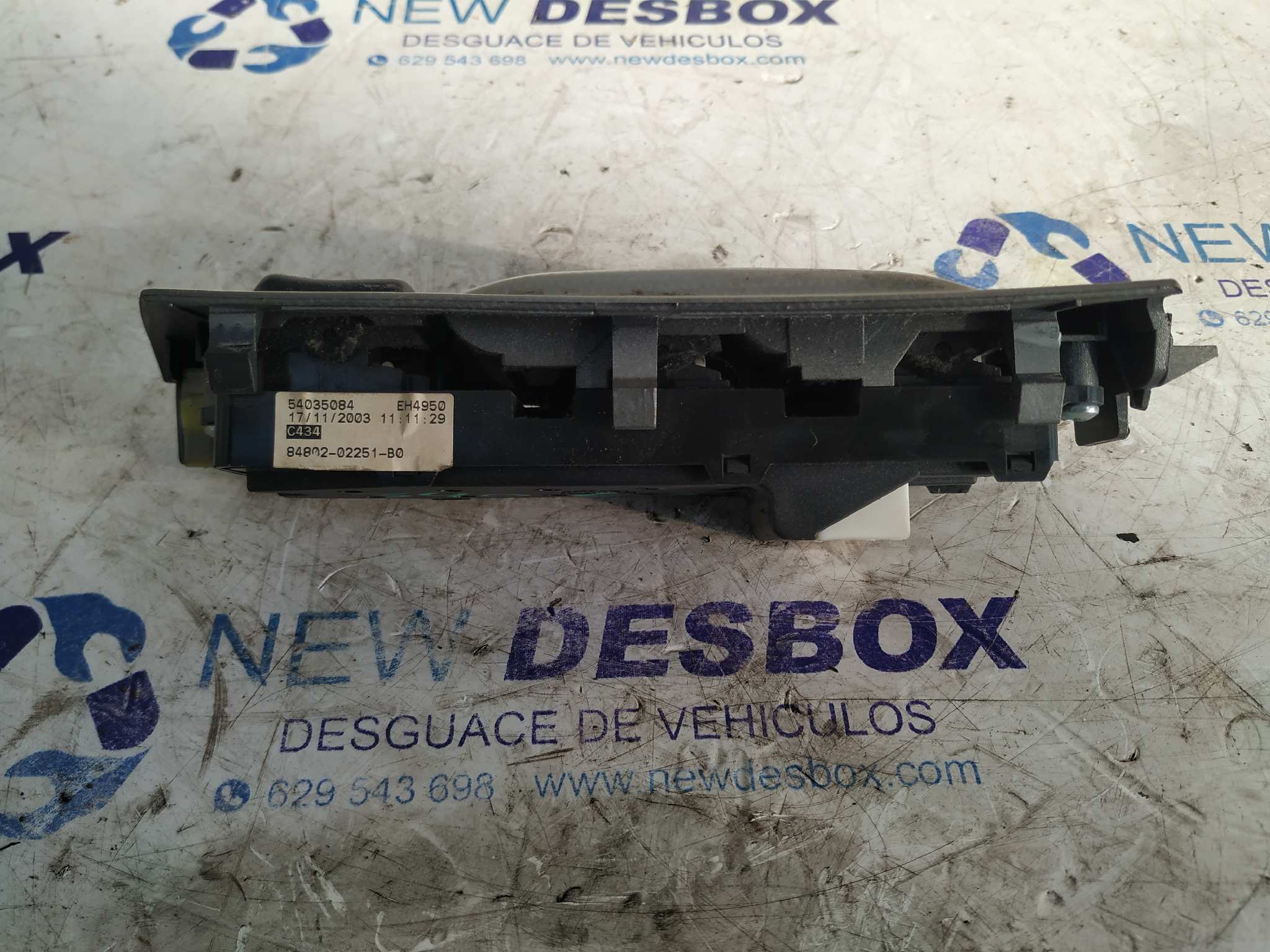 MANDO ELEVALUNAS DELANTERO IZQUIERDO TOYOTA COROLLA (E12) - vista 4