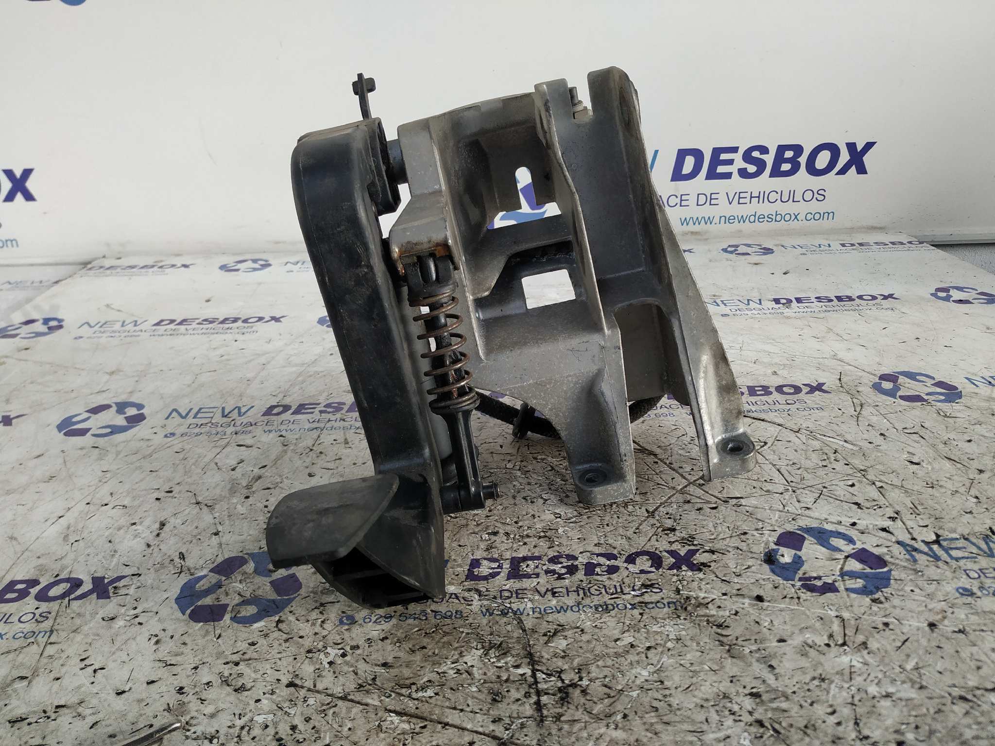 PEDAL EMBRAGUE VOLKSWAGEN LT CAJA ABIERTA (MOD. 1997)
