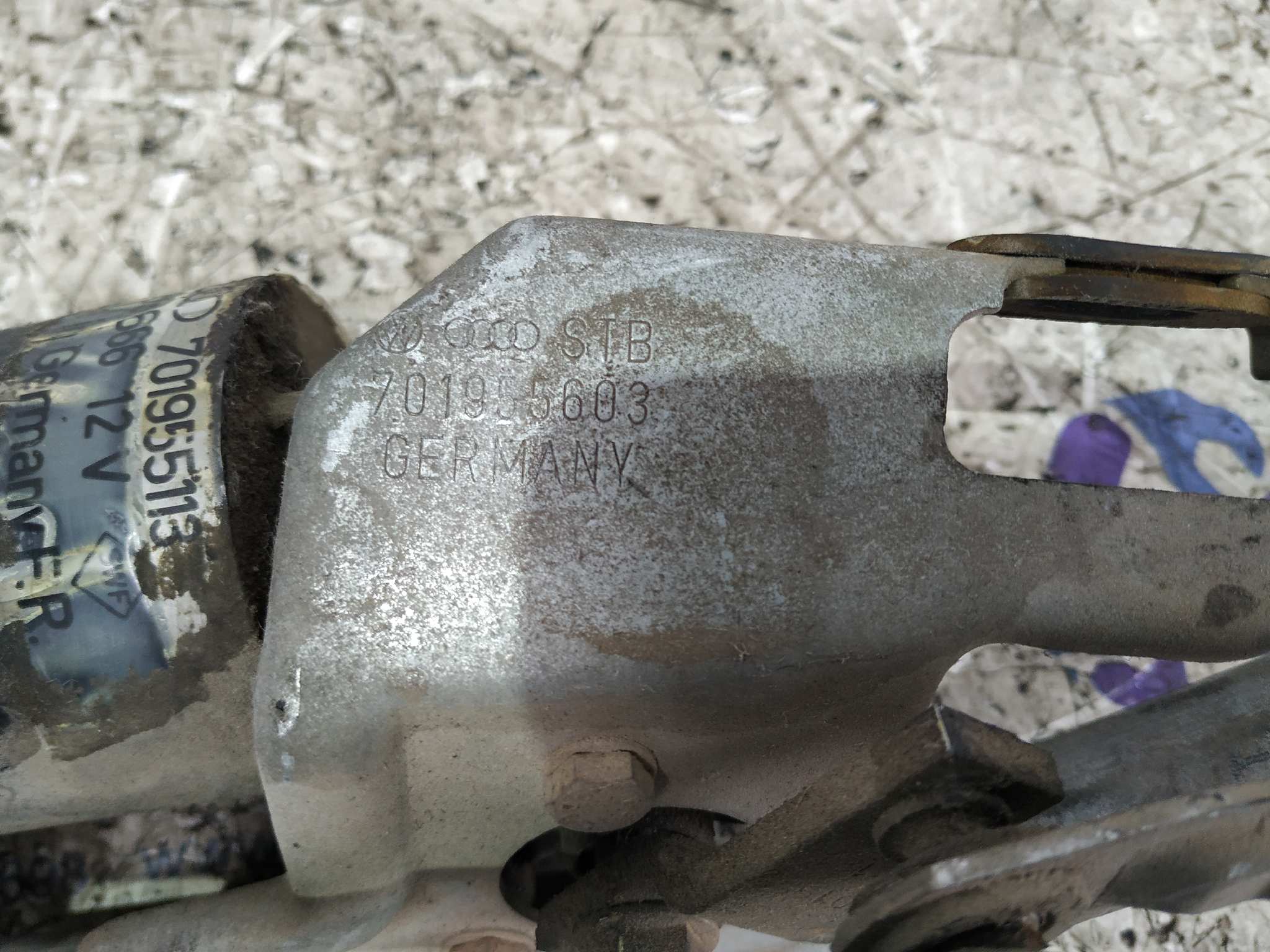 MOTOR LIMPIA DELANTERO VOLKSWAGEN T4 TRANSPORTER/FURGONETA (MOD. 1991) - vista 3