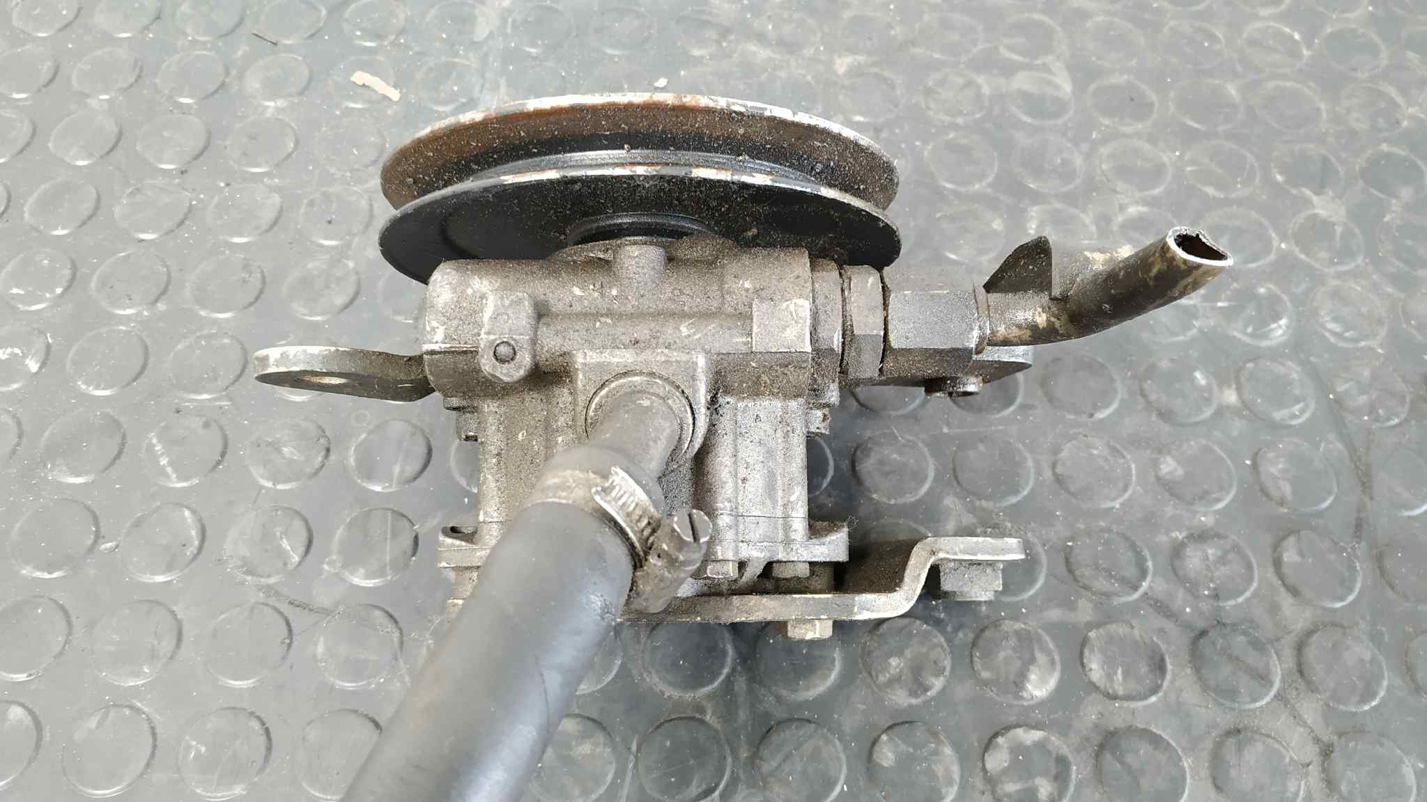 BOMBA DIRECCION NISSAN TRADE 100 - vista 3