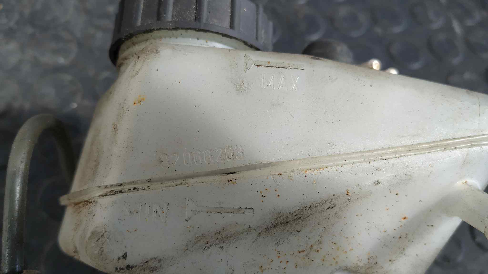 BOMBA FRENO MERCEDES-BENZ CLASE S (W126) - vista 3