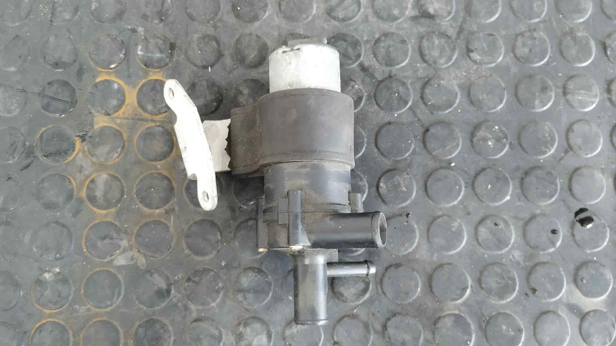 BOMBA AGUA MERCEDES CLASE E (W210) - vista 5