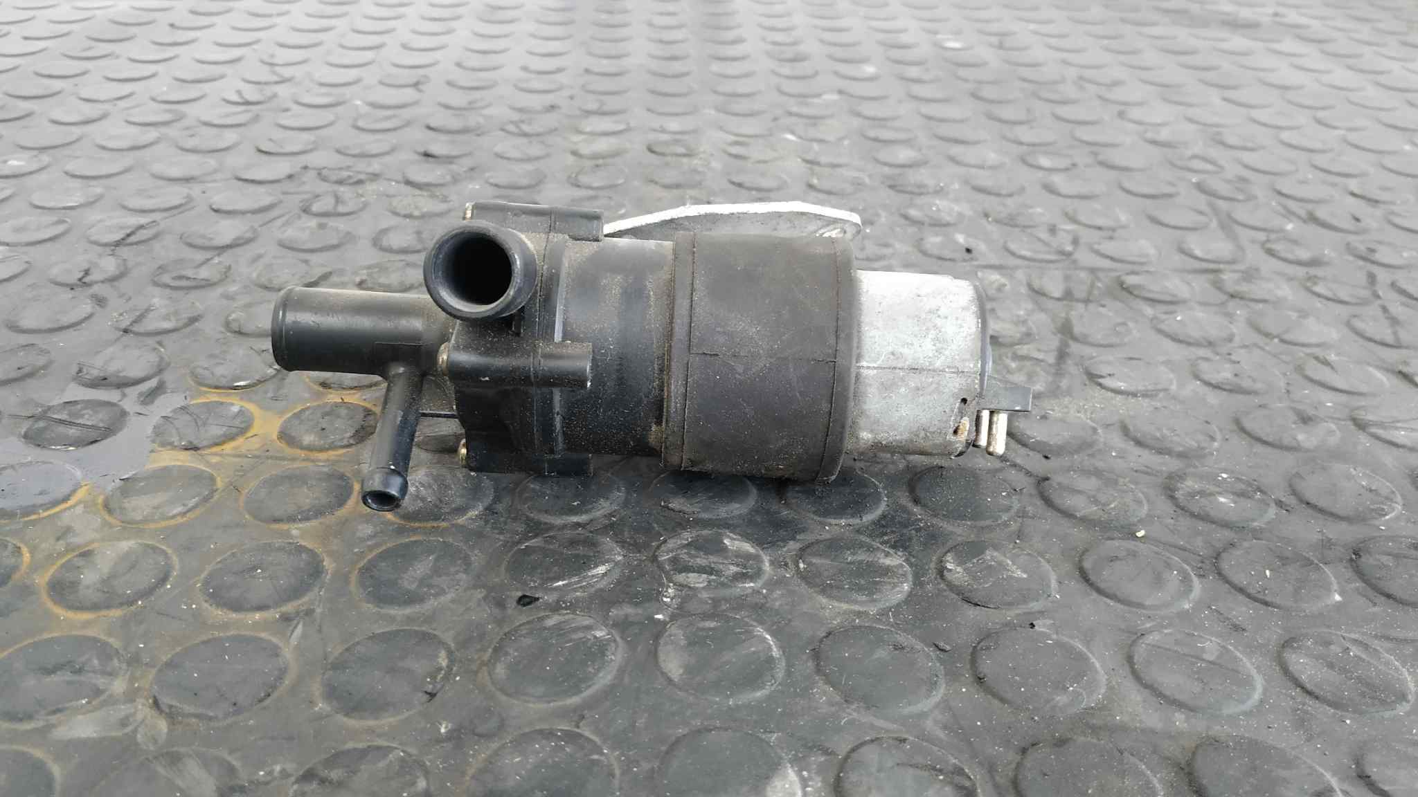 BOMBA AGUA MERCEDES CLASE E (W210) - vista 3