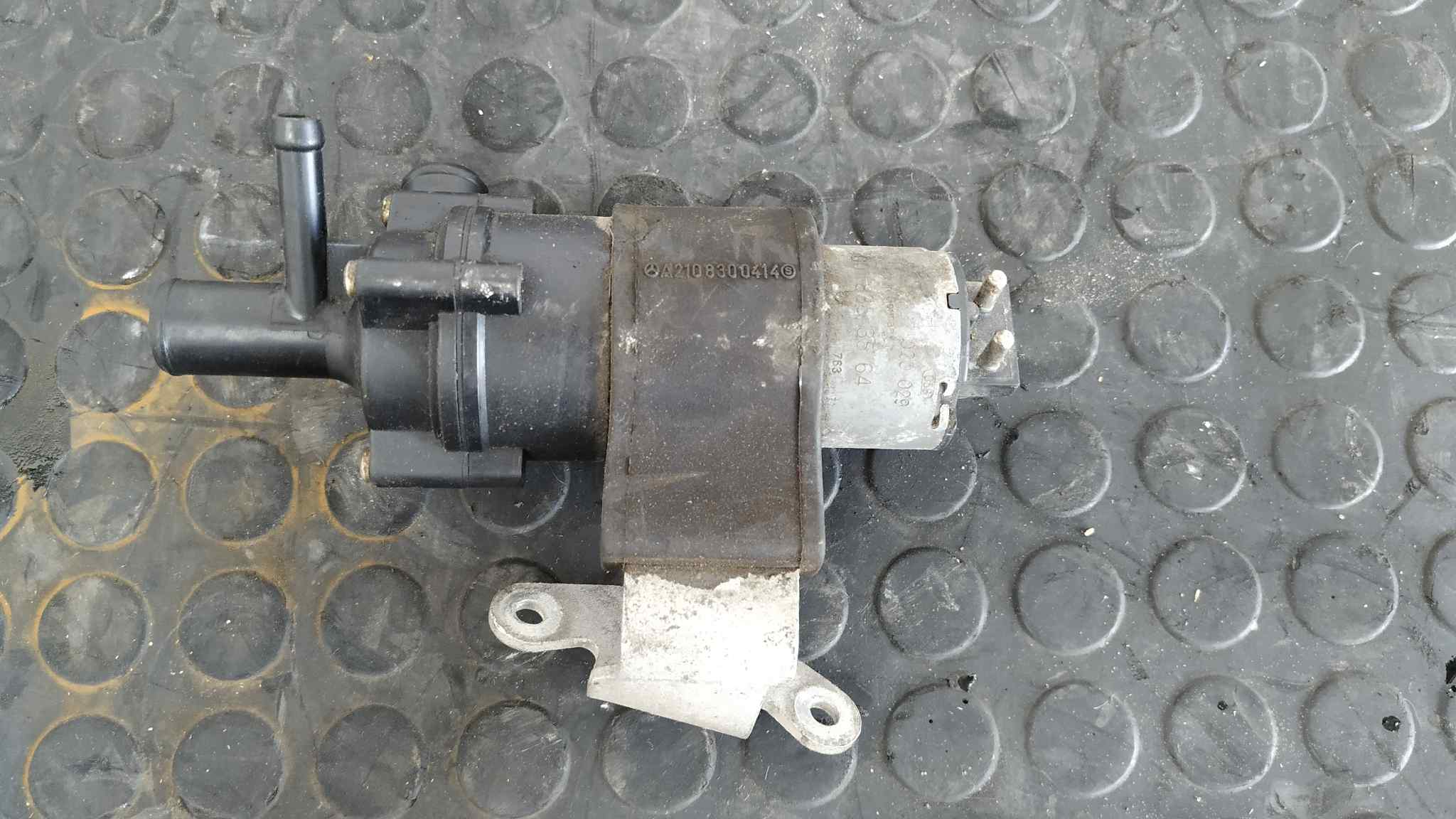 BOMBA AGUA MERCEDES CLASE E (W210) - vista 4