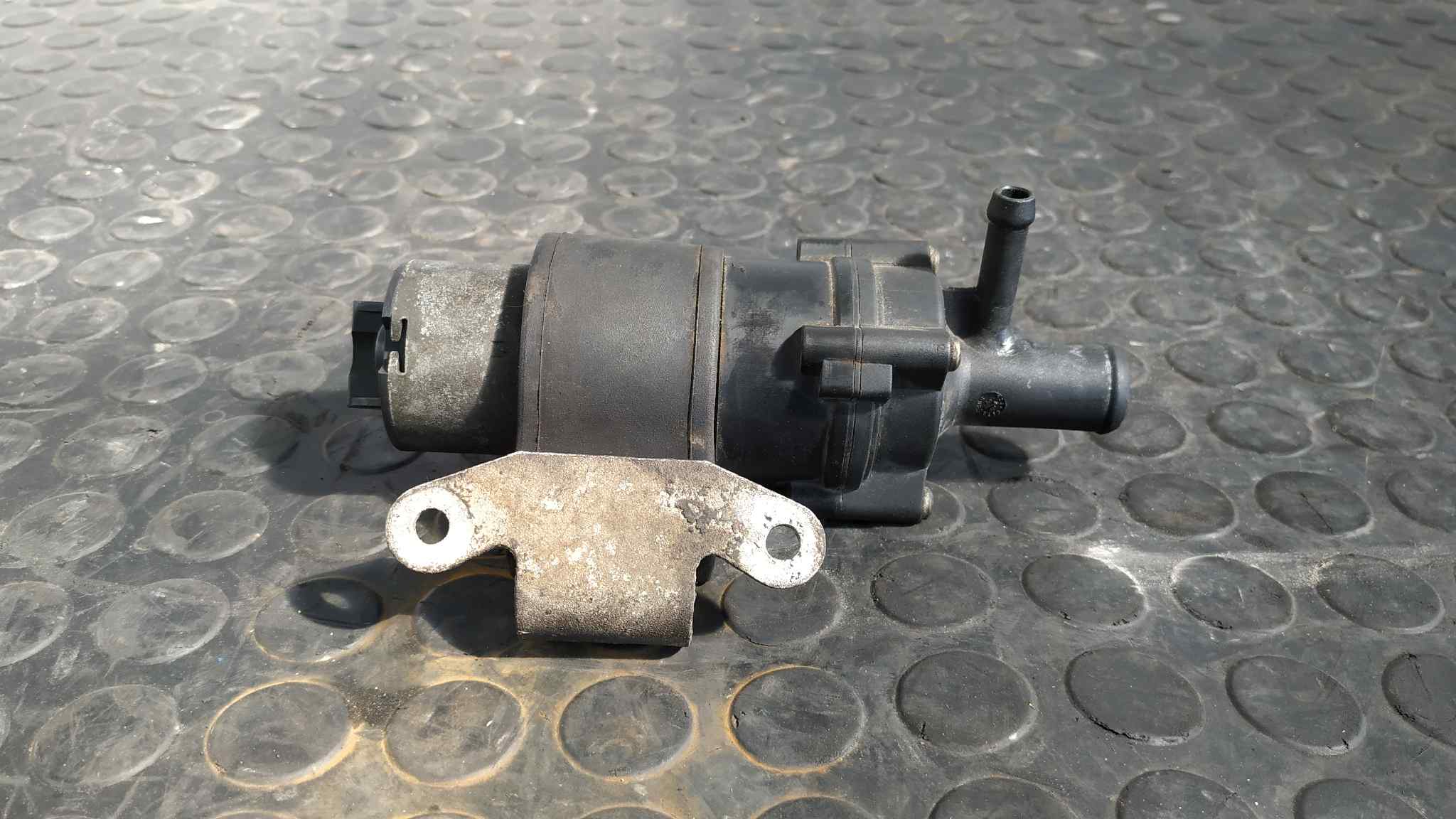 BOMBA AGUA MERCEDES-BENZ CLASE E (W210) BERLINA DIESEL - vista 8