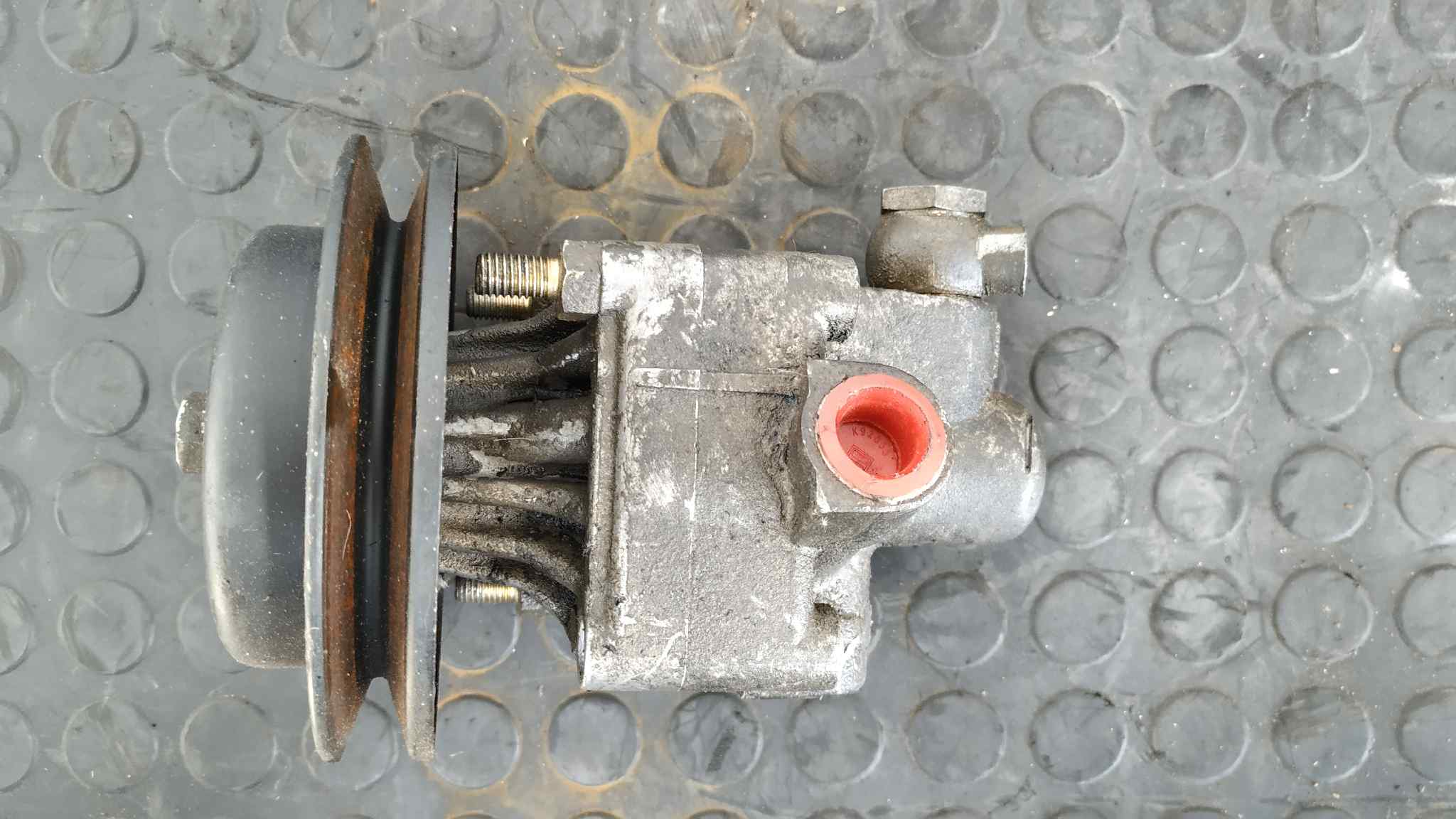 BOMBA DIRECCION NISSAN L-35 - vista 6