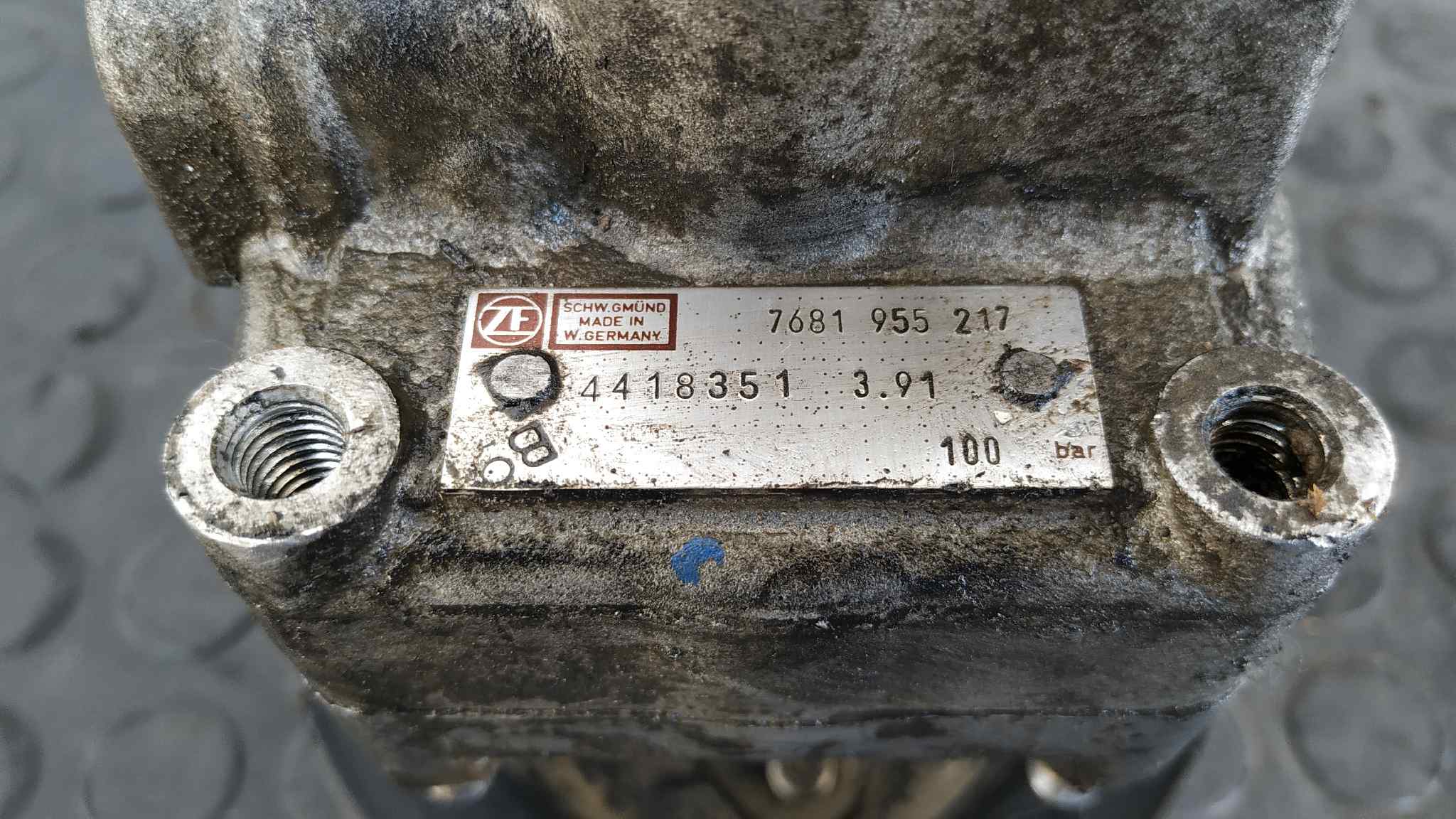 BOMBA DIRECCION NISSAN L-35 - vista 4