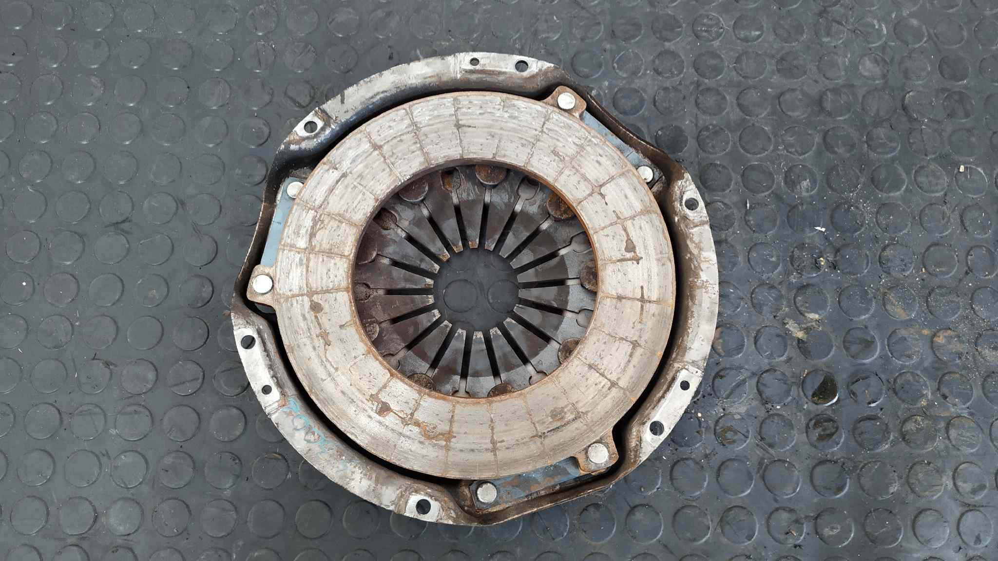 KIT EMBRAGUE NISSAN PICK-UP (D22) - vista 2