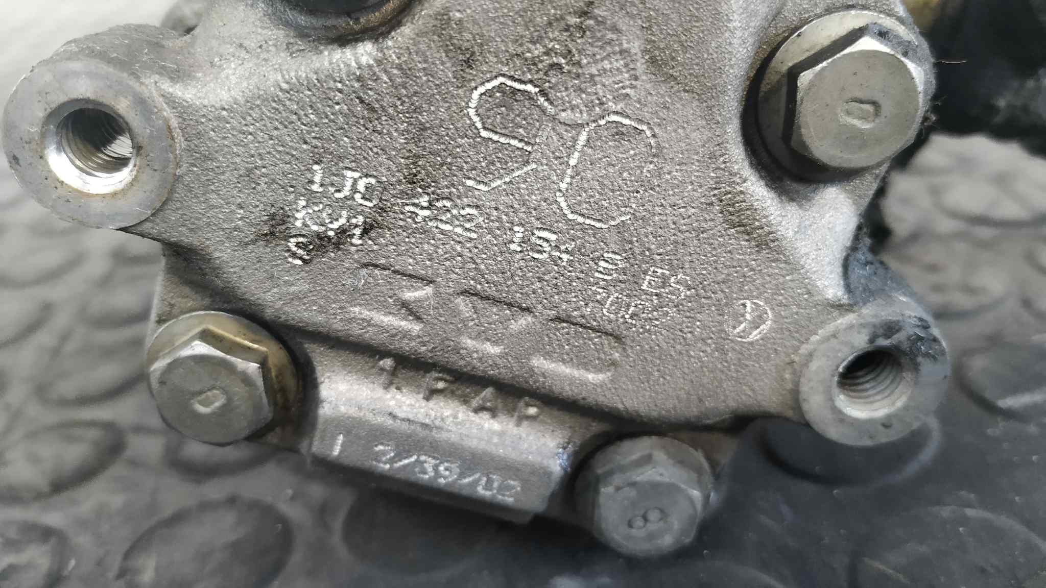 BOMBA DIRECCION VOLKSWAGEN GOLF IV BERLINA (1J1) - vista 2