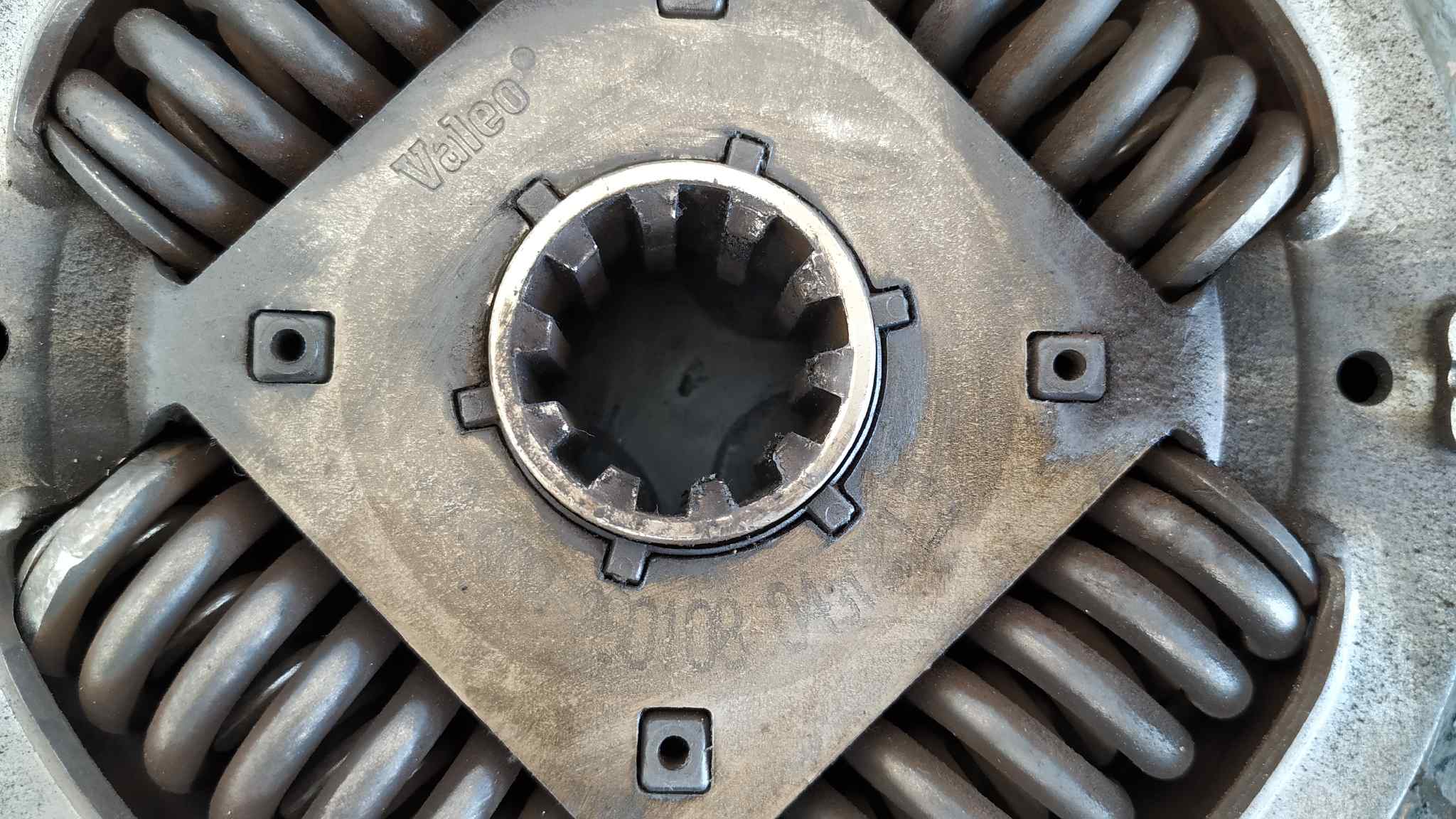 KIT EMBRAGUE NISSAN CABSTAR E - vista 2