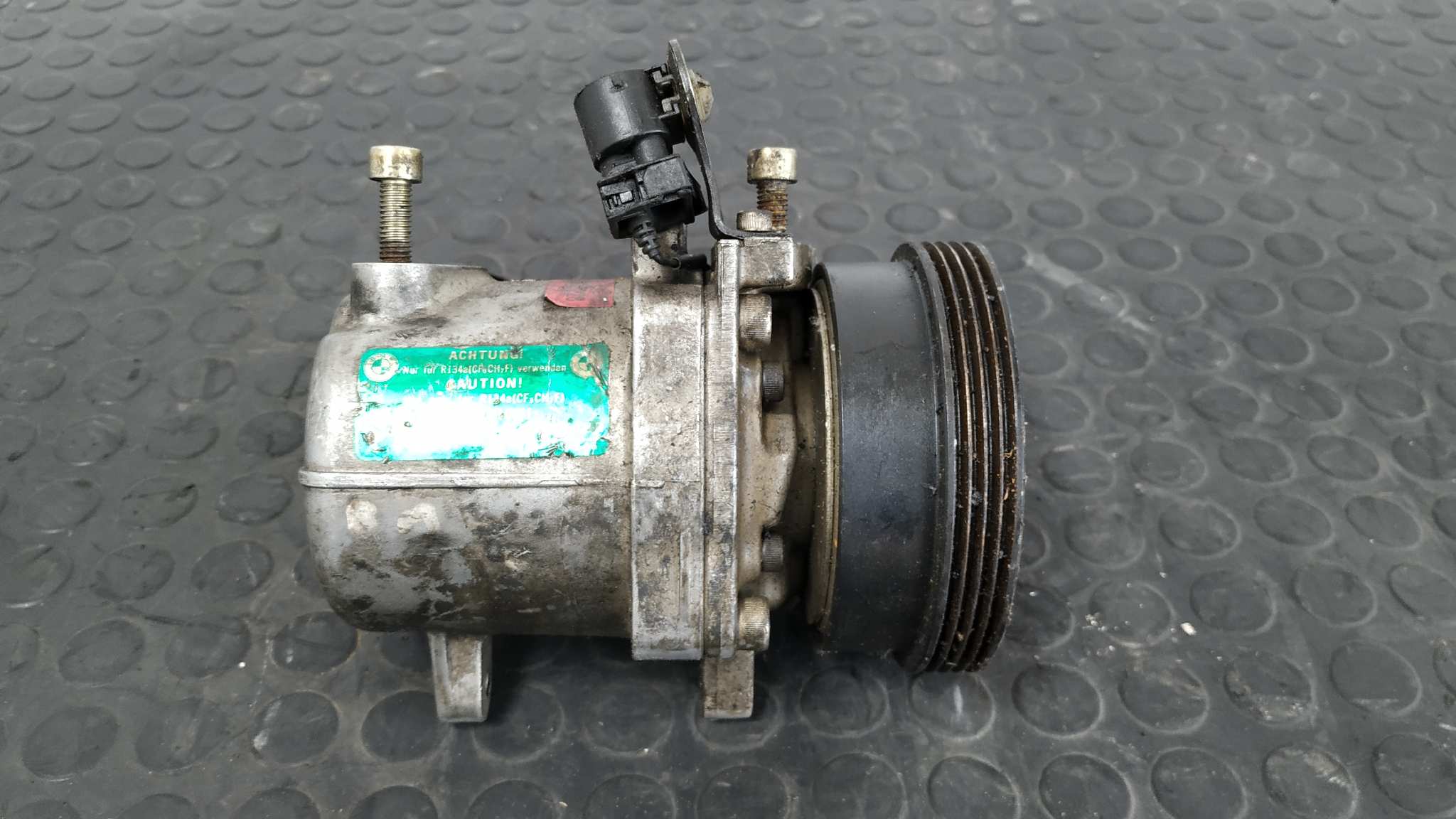 COMPRESOR AIRE ACONDICIONADO BMW SERIE 3 BERLINA (E36) - vista 3