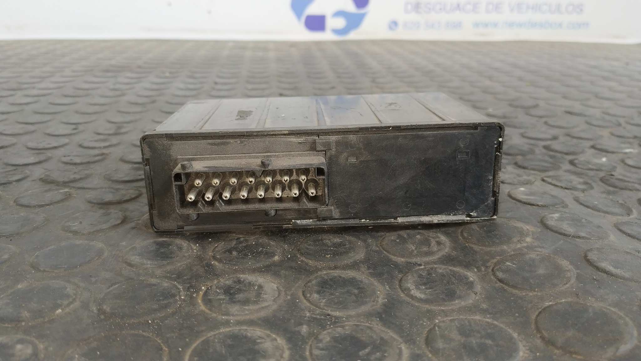 MODULO ELECTRONICO BMW SERIE 7 (E32) - vista 2