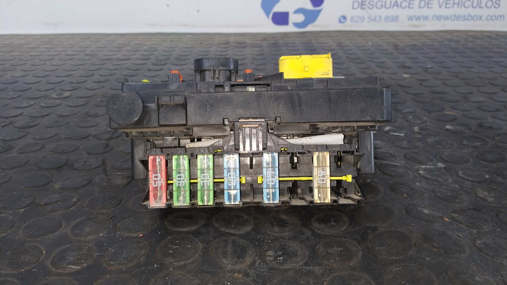 CAJA RELES / FUSIBLES PEUGEOT 207 1.6 - vista 5