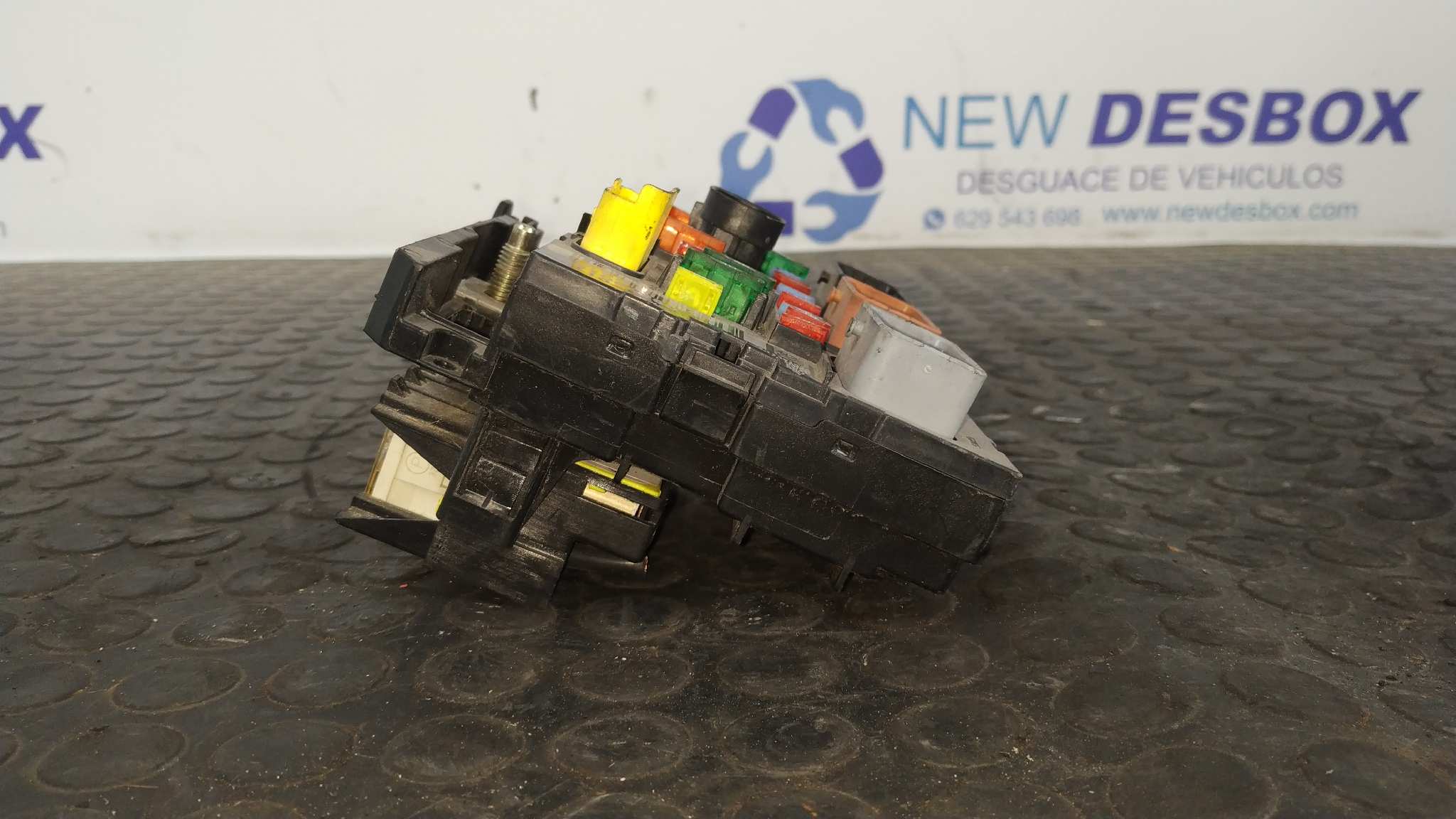 CAJA RELES / FUSIBLES PEUGEOT 207 1.6 - vista 3