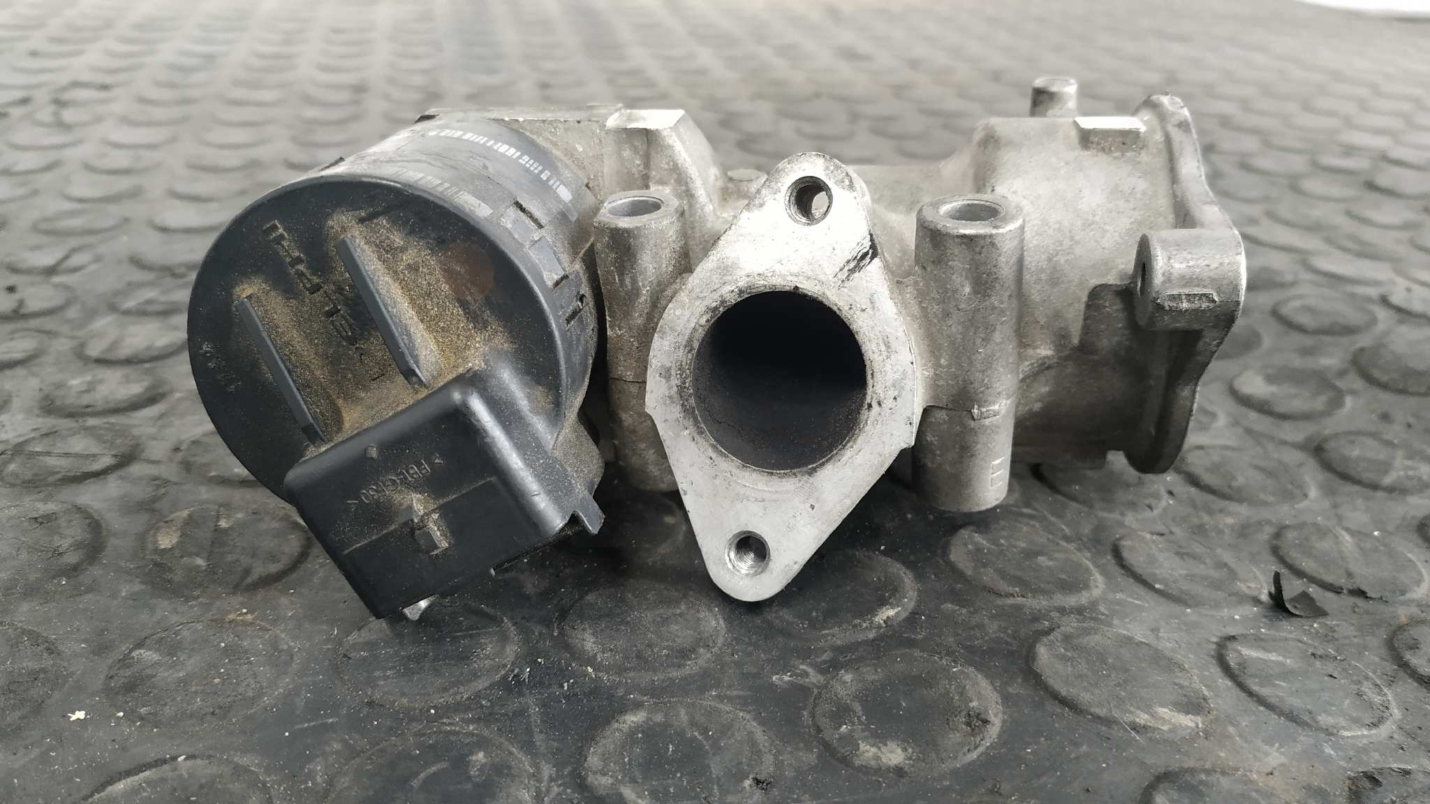 VALVULA EGR PEUGEOT 407 2.0 - vista 2