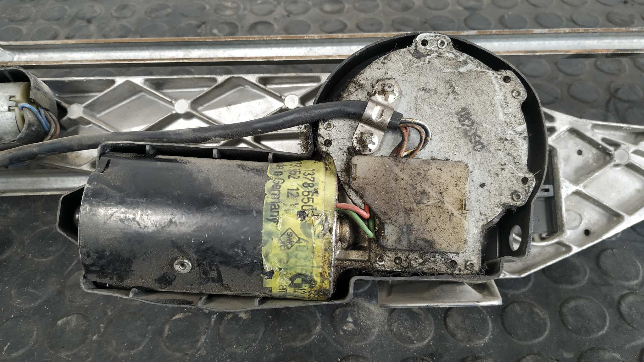 MOTOR LIMPIA DELANTERO BMW SERIE 7 (E32) - vista 3