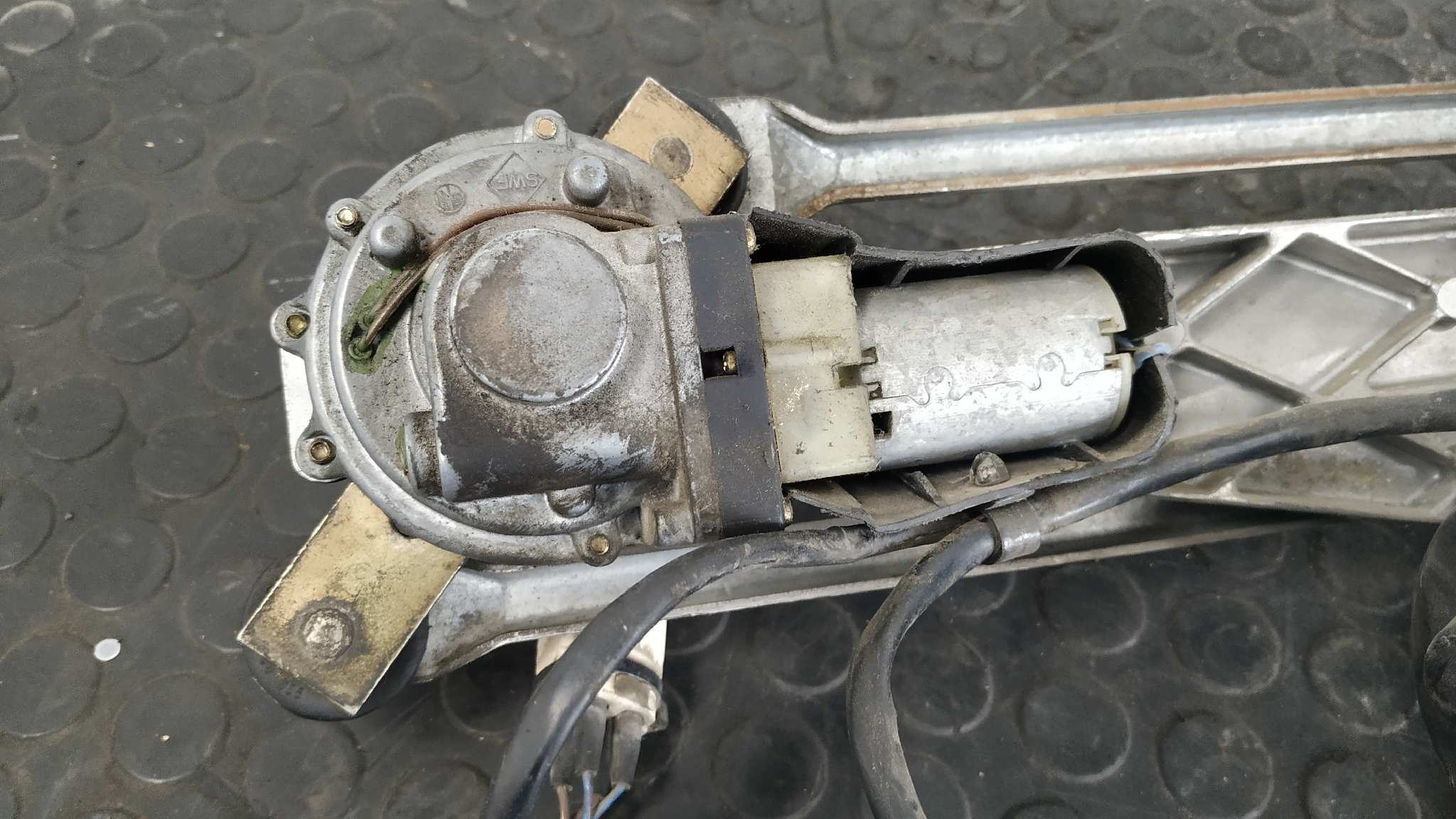 MOTOR LIMPIA DELANTERO BMW SERIE 7 (E32) - vista 8