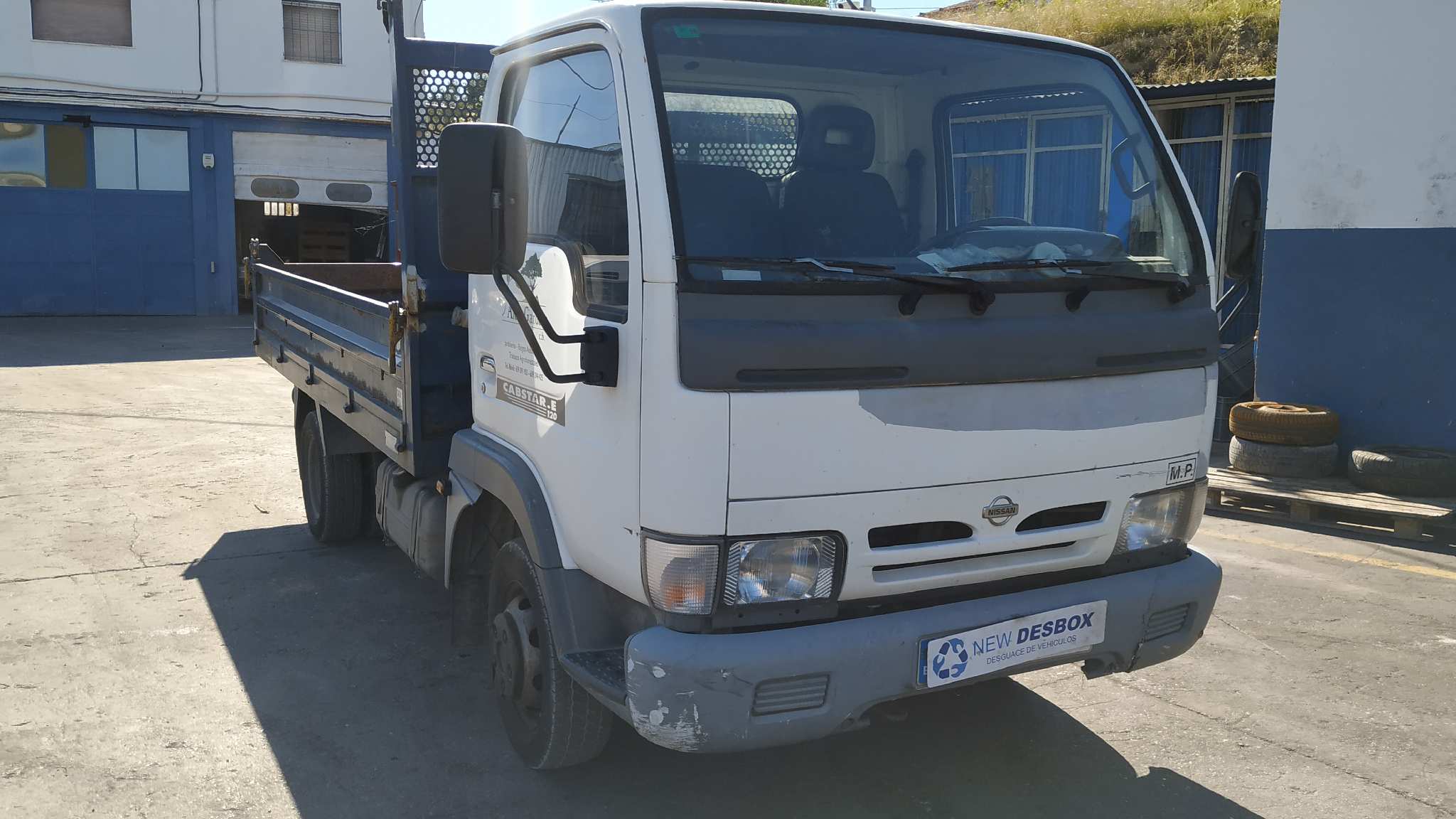 CERRADURA PUERTA DELANTERA DERECHA NISSAN CABSTAR - vista 4