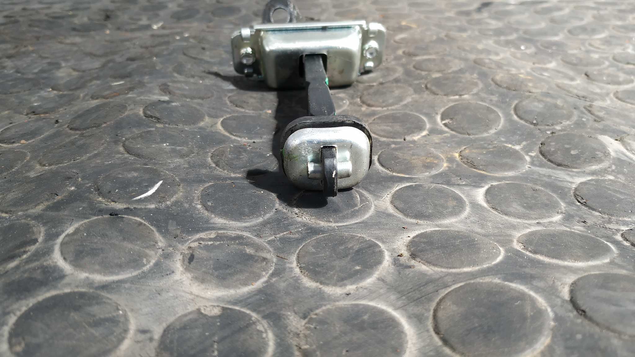 RETENEDOR PUERTA DERECHA CHEVROLET AVEO - vista 3