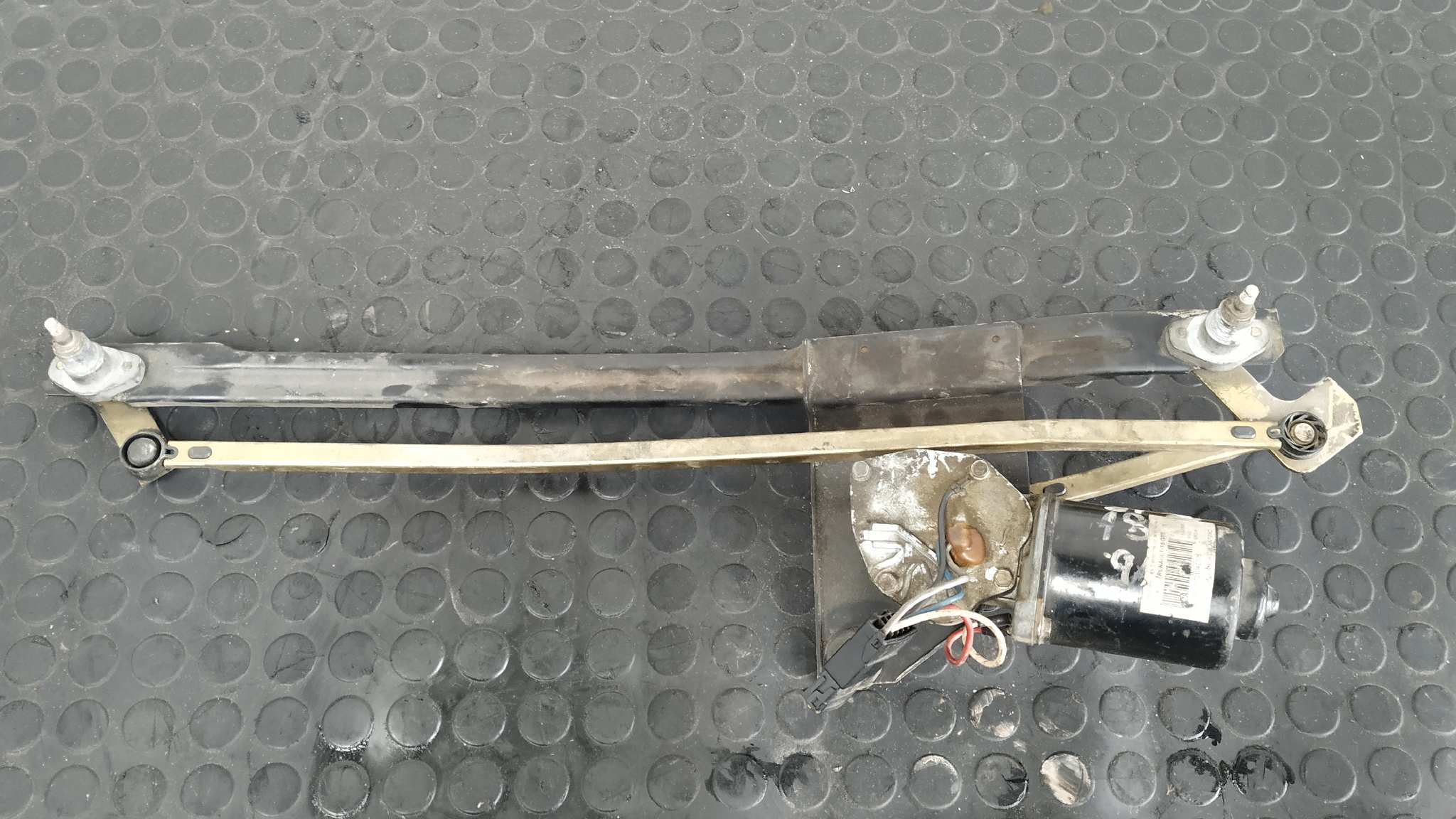 MOTOR LIMPIA DELANTERO RENAULT 18