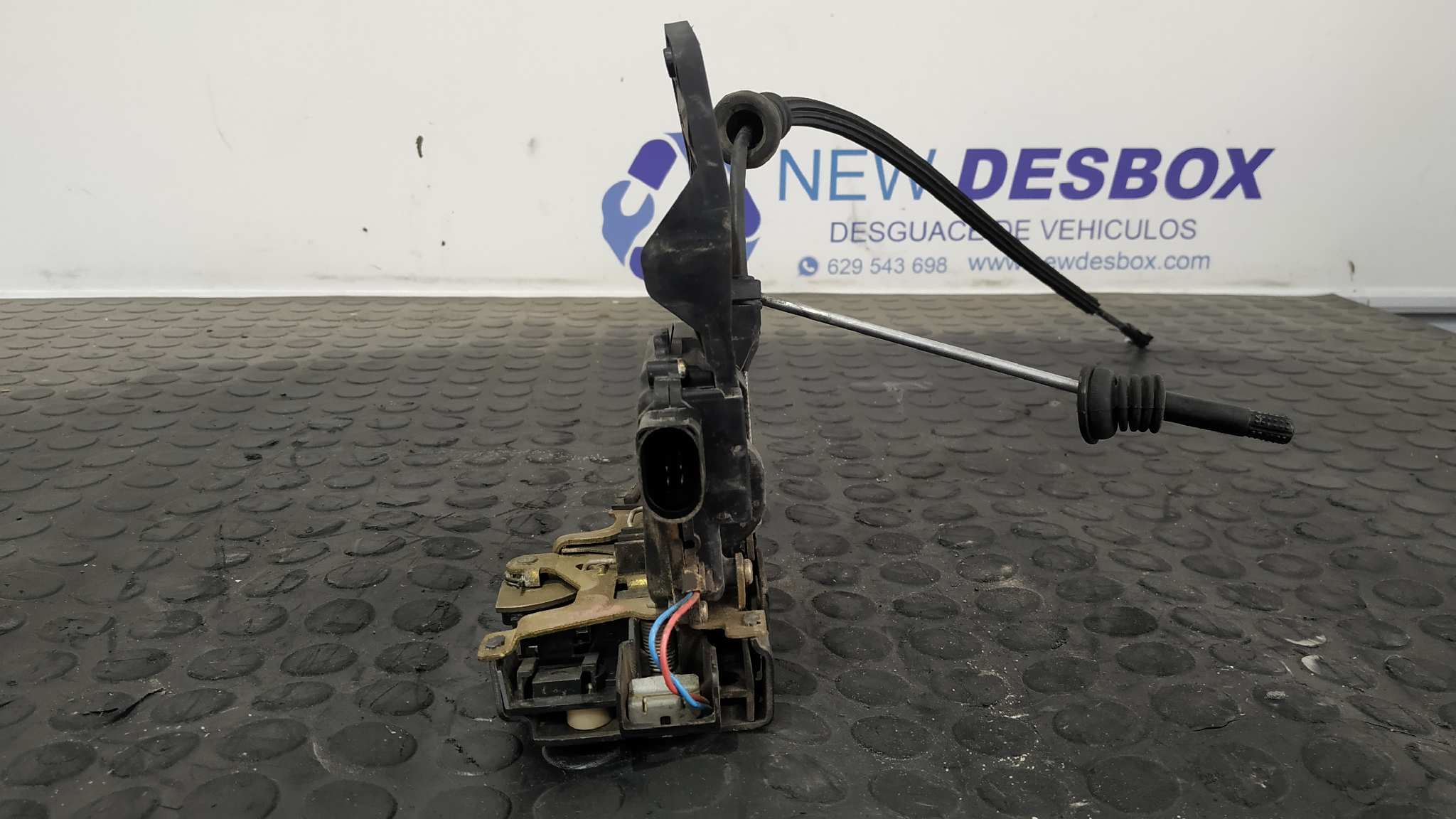 CERRADURA PUERTA DELANTERA DERECHA VOLKSWAGEN GOLF IV BERLINA (1J1) - vista 3