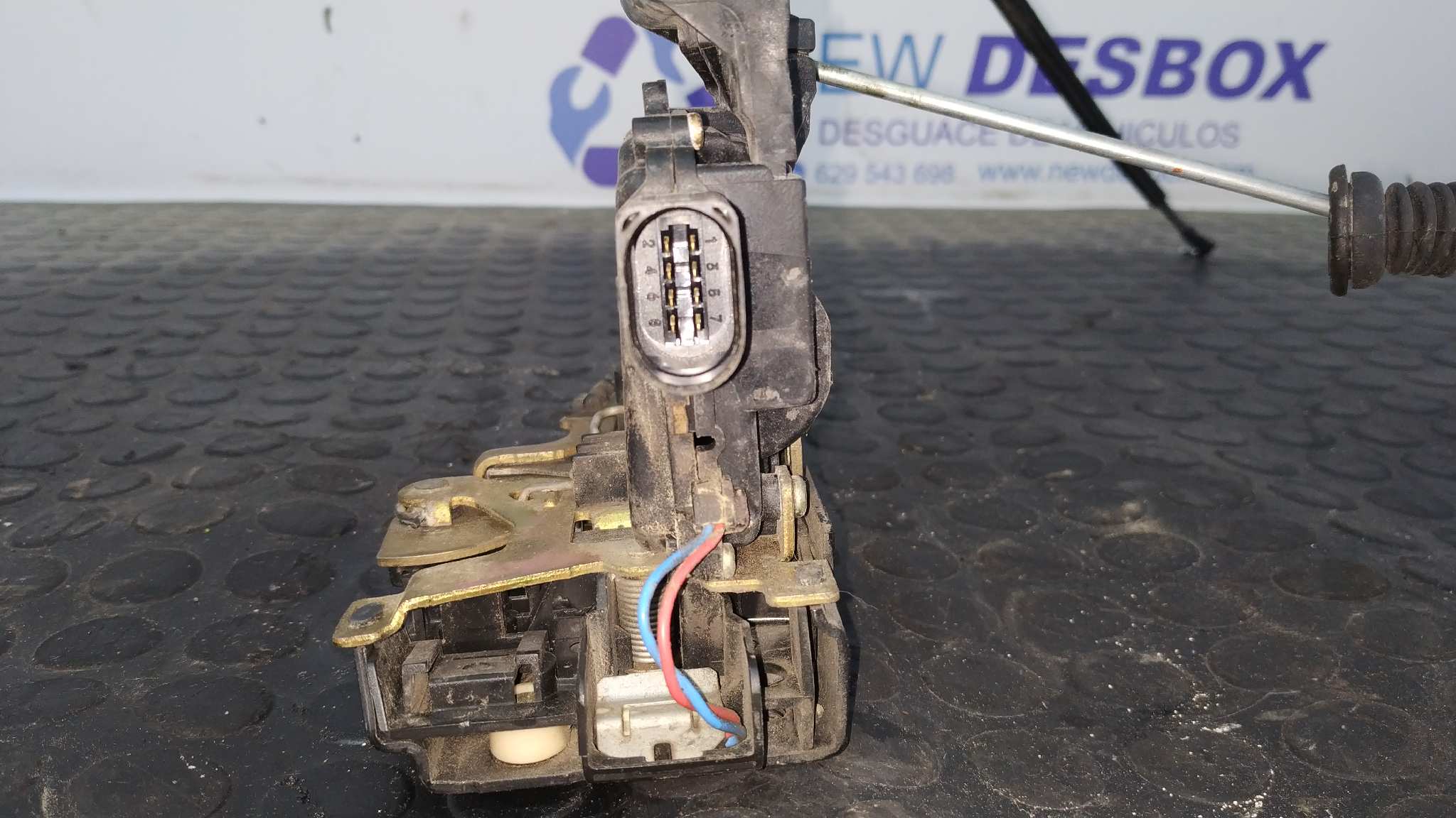 CERRADURA PUERTA DELANTERA DERECHA VOLKSWAGEN GOLF IV BERLINA (1J1) - vista 5