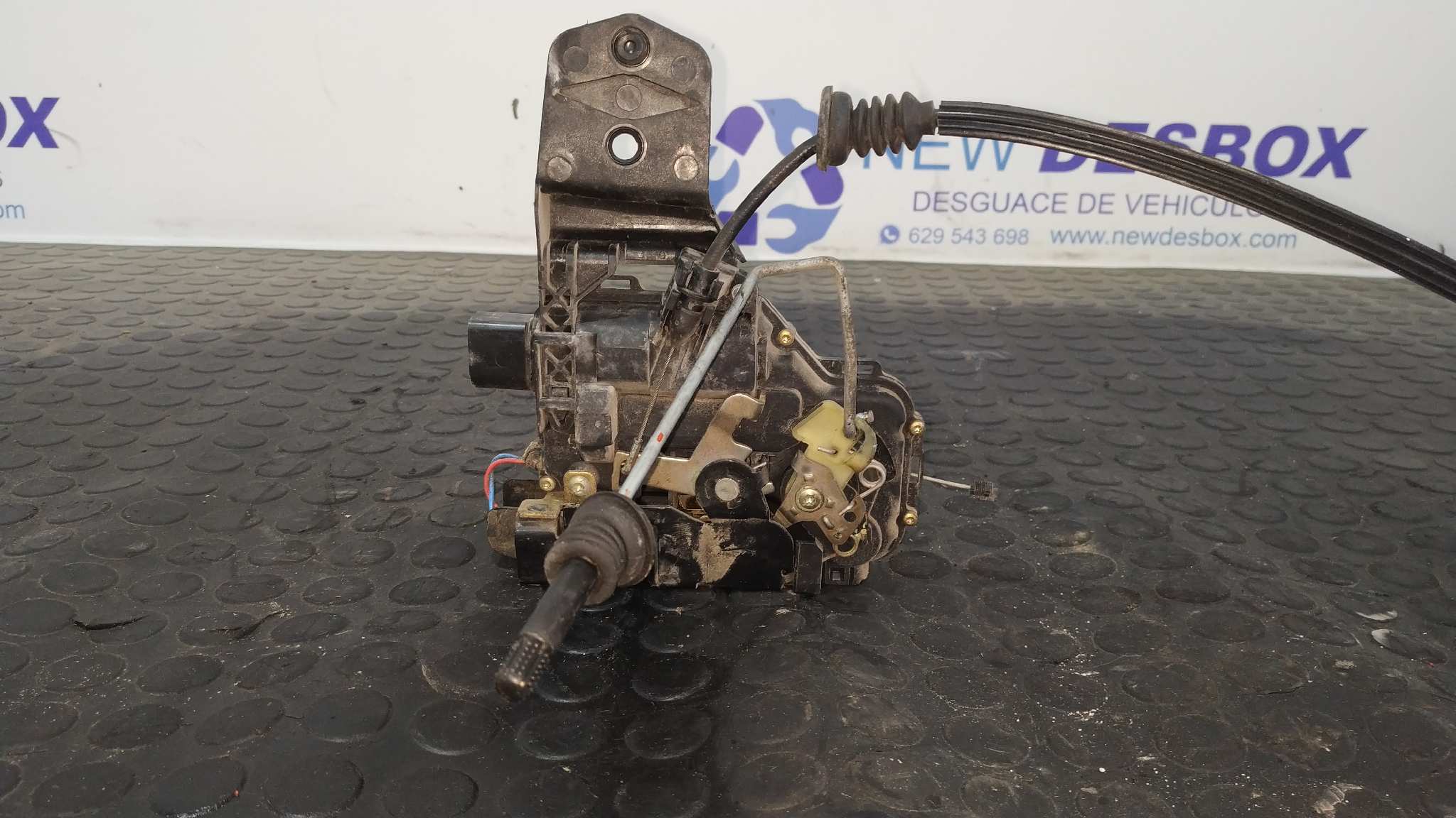 CERRADURA PUERTA DELANTERA DERECHA VOLKSWAGEN GOLF IV BERLINA (1J1) - vista 4