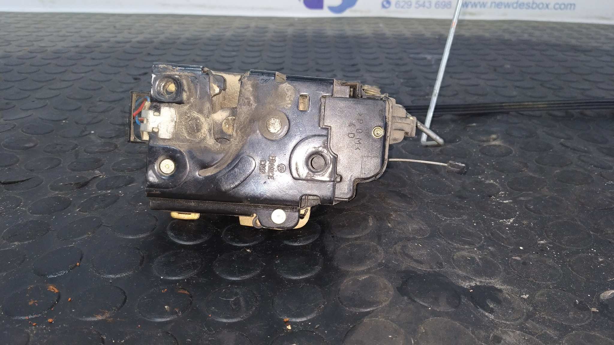 CERRADURA PUERTA DELANTERA DERECHA VOLKSWAGEN GOLF IV BERLINA (1J1) - vista 2