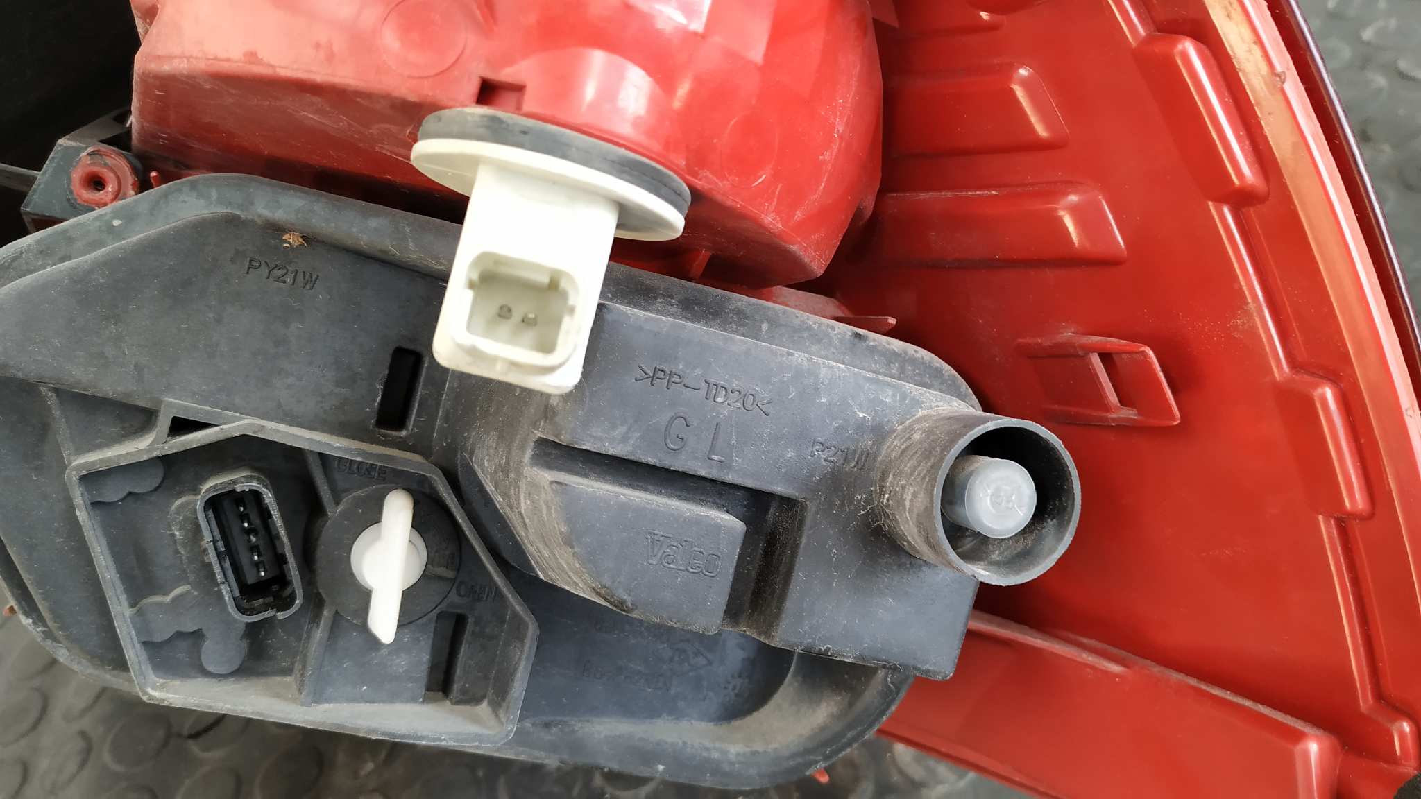 PILOTO TRASERO IZQUIERDO RENAULT MEGANE II BERLINA 5P - vista 4