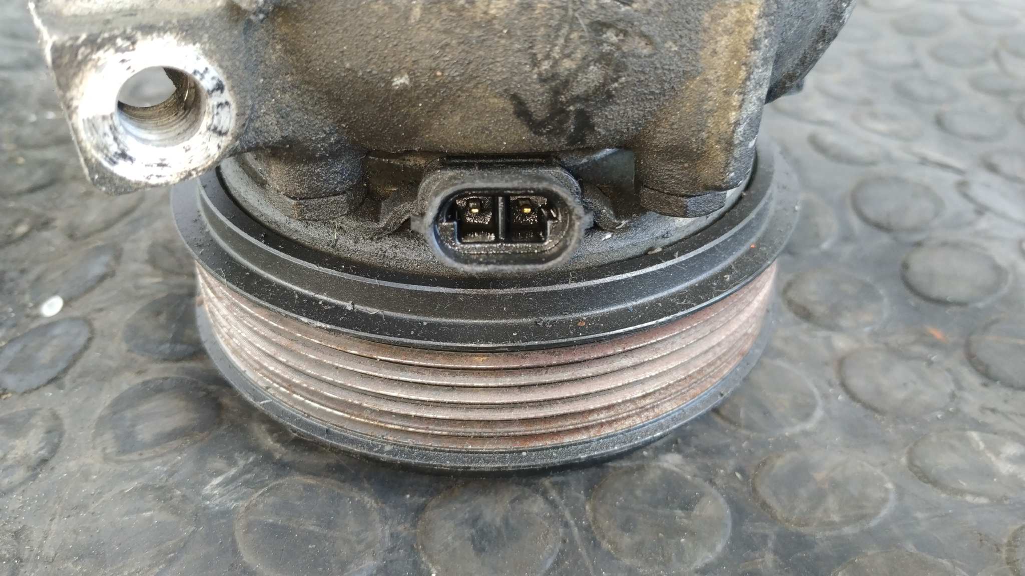 COMPRESOR AIRE ACONDICIONADO RENAULT LAGUNA II (BG0) - vista 4