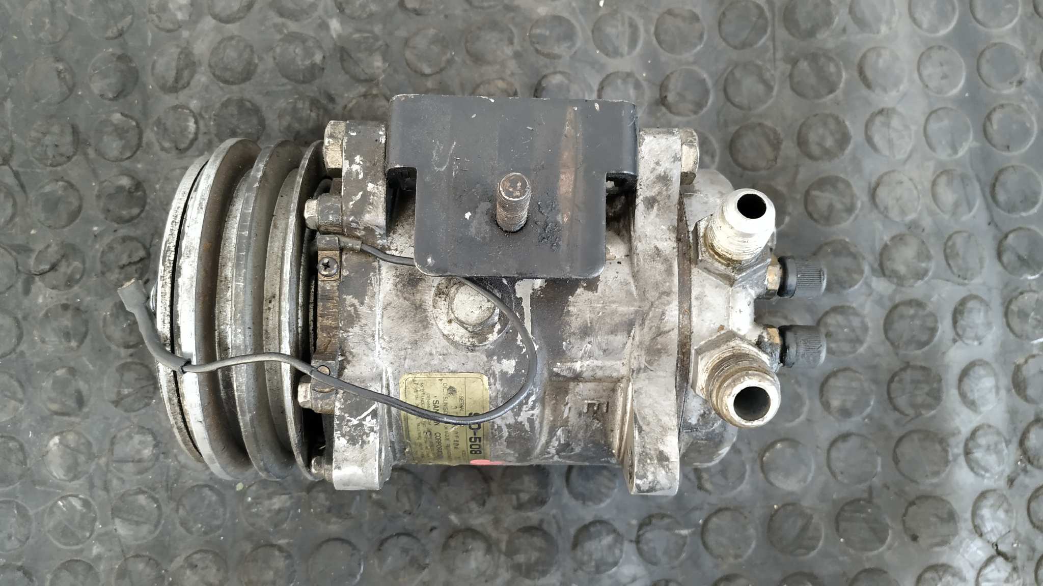 COMPRESOR AIRE ACONDICIONADO NISSAN VANETTE (C 220) - vista 3