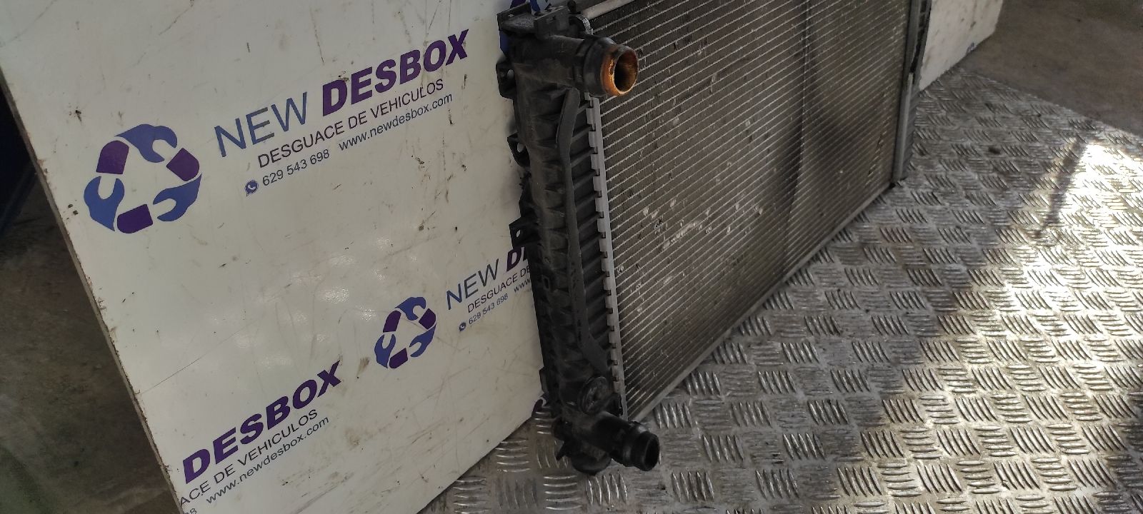 RADIADOR AGUA VOLKSWAGEN PASSAT BERLINA (3B3) - vista 5