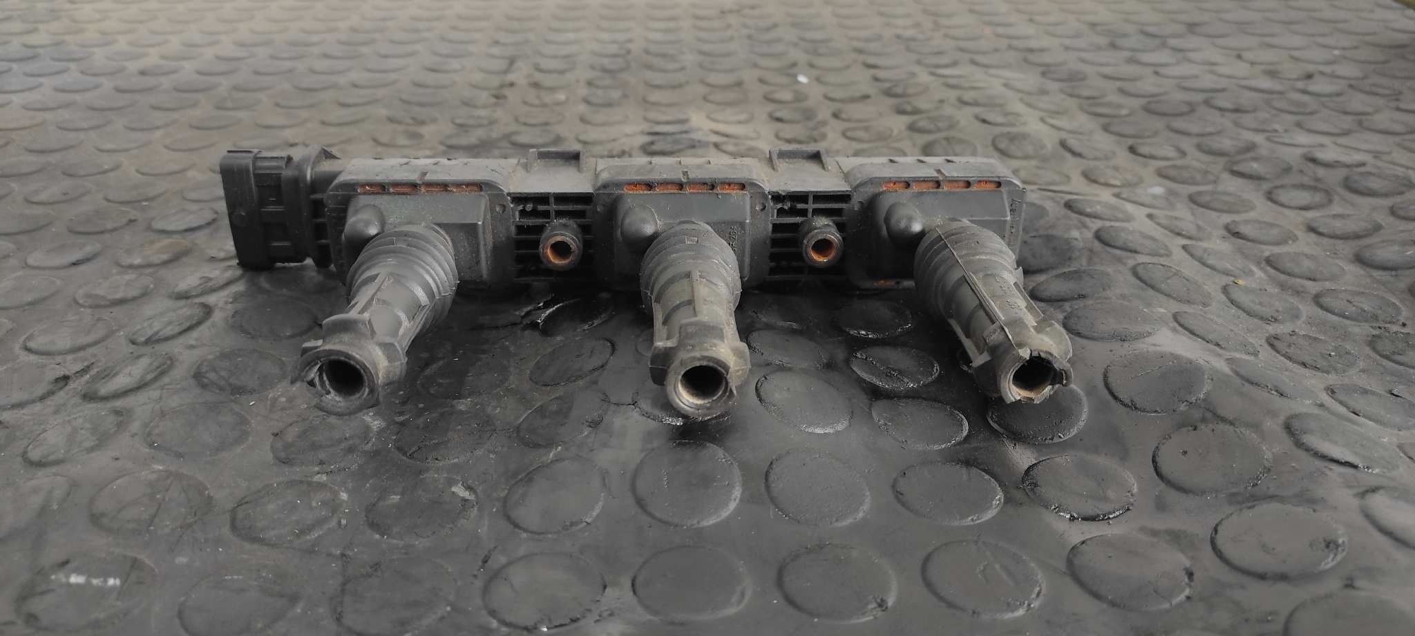 BOBINA ENCENDIDO OPEL CORSA B 1.0 12V CAT (X 10 XE / LW3) - vista 3