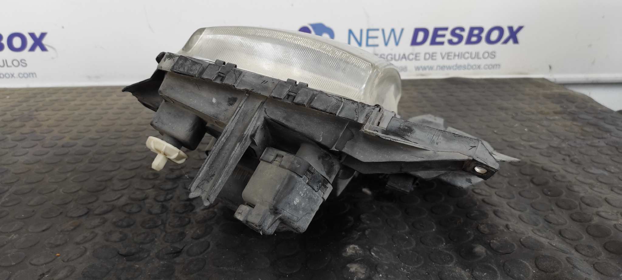 FARO DERECHO VOLKSWAGEN T4 BUS (MOD. 1991) - vista 3