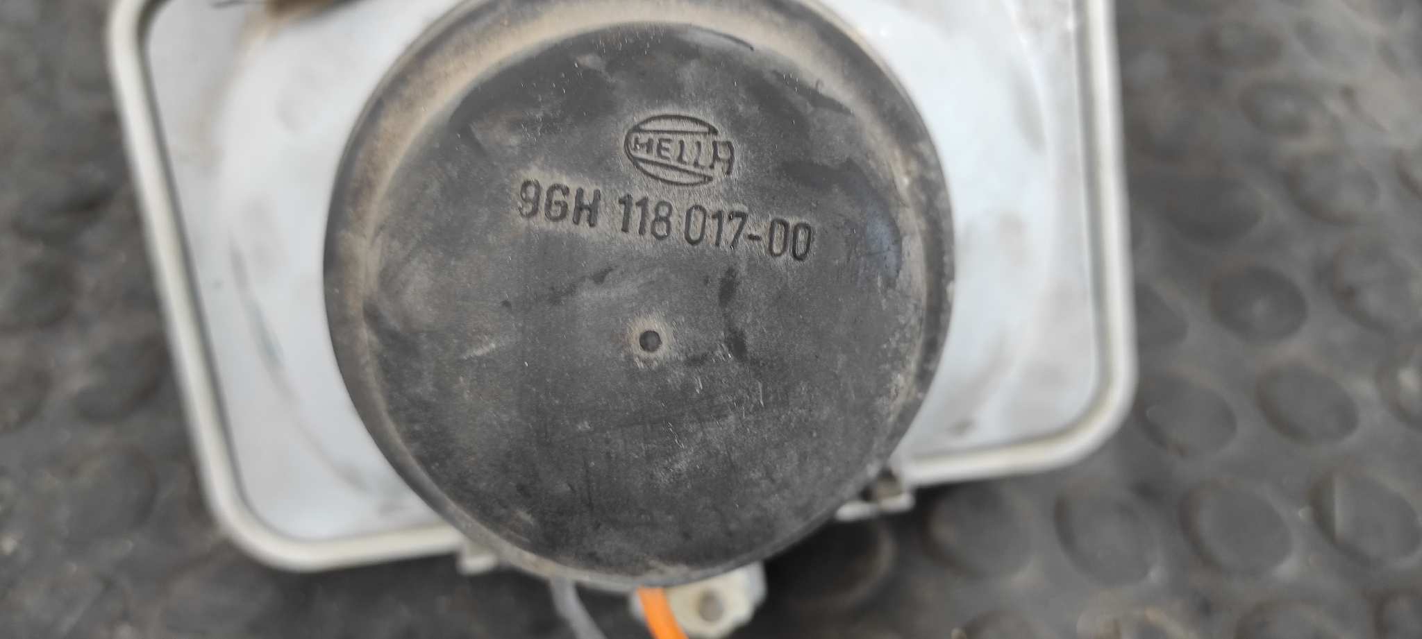 FARO ANTINIEBLA IZQUIERDO NISSAN VANETTE (C 220) - vista 4