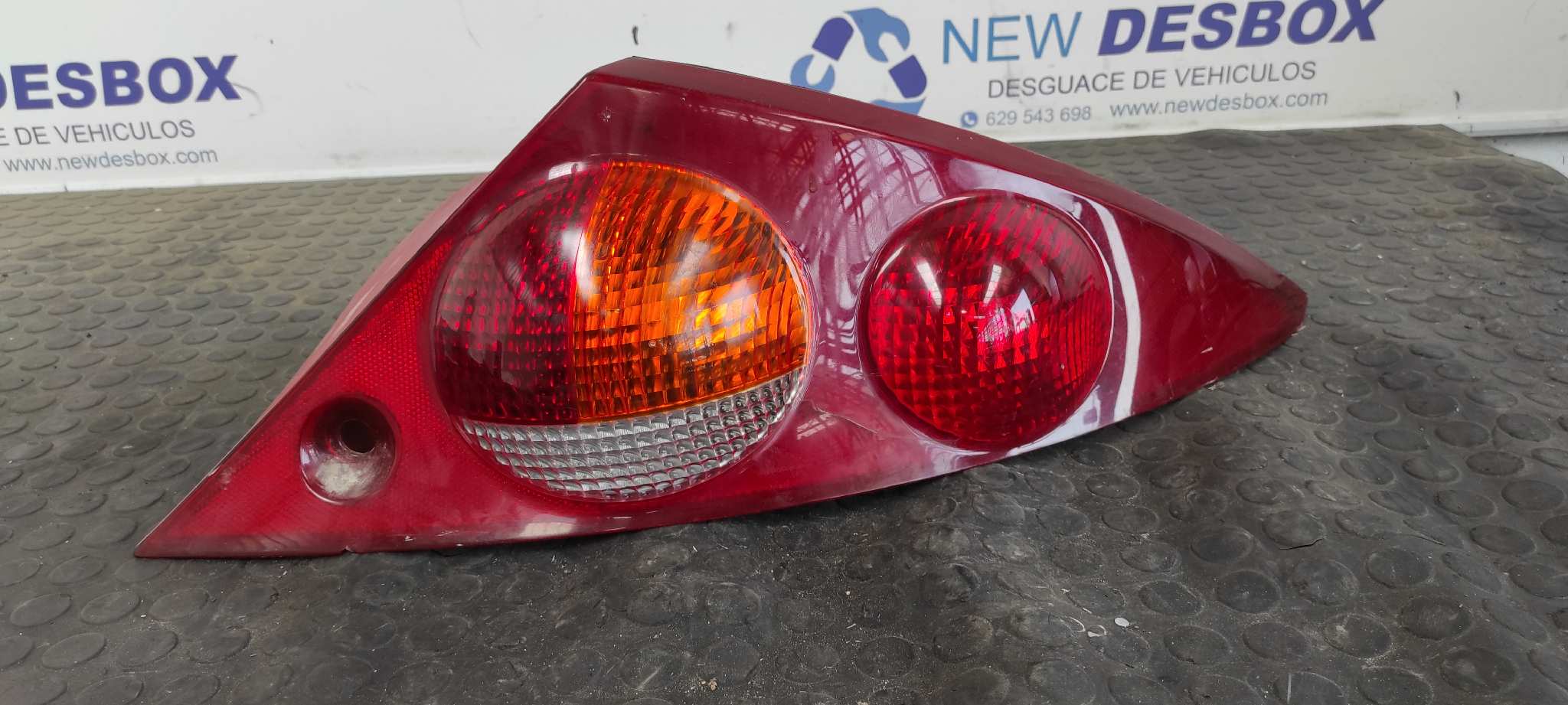 PILOTO TRASERO DERECHO FORD COUGAR (MC)