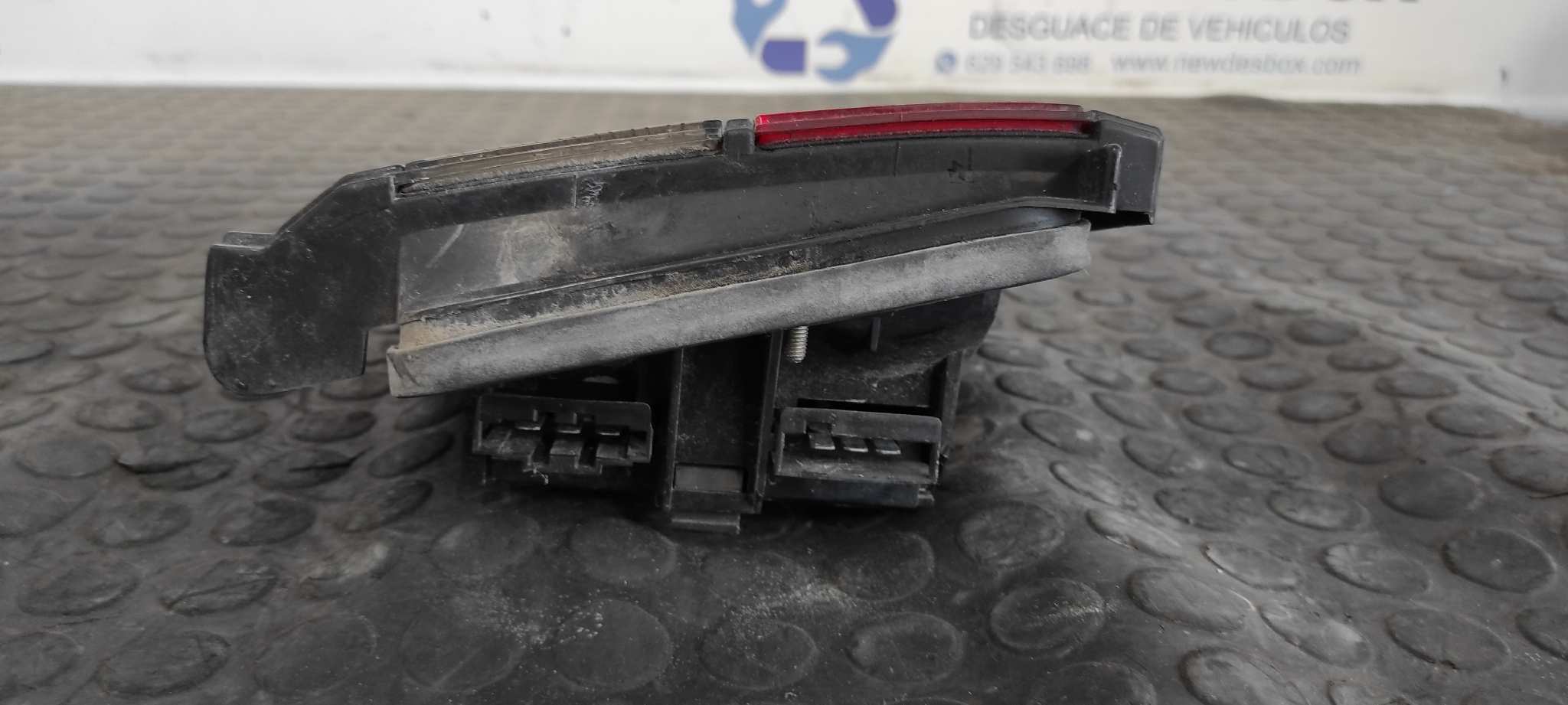 PILOTO PORTON DERECHO VOLKSWAGEN PASSAT BERLINA (312) - vista 3