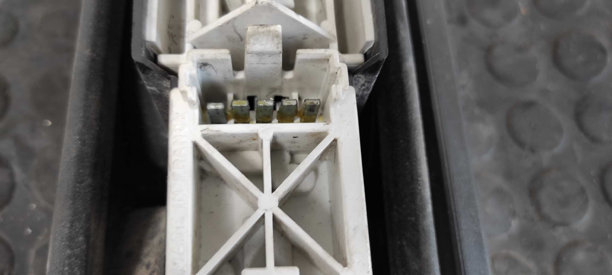 PILOTO TRASERO IZQUIERDO RENAULT RAPID/EXPRESS (F40) - vista 3