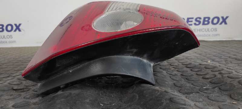 PILOTO TRASERO IZQUIERDO RENAULT MEGANE II CLASSIC BERLINA - vista 2