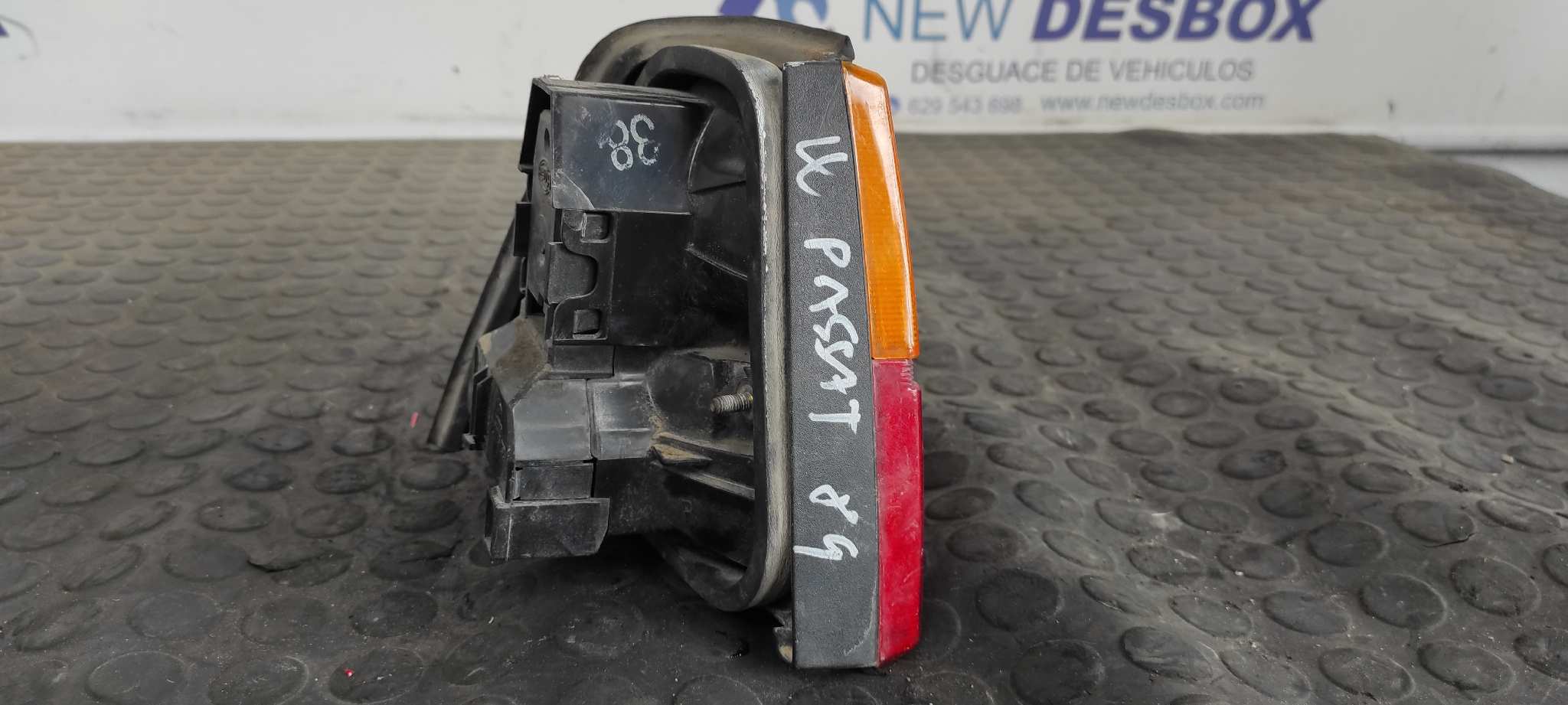 PILOTO TRASERO DERECHO VOLKSWAGEN PASSAT (321/23/27/31) - vista 4